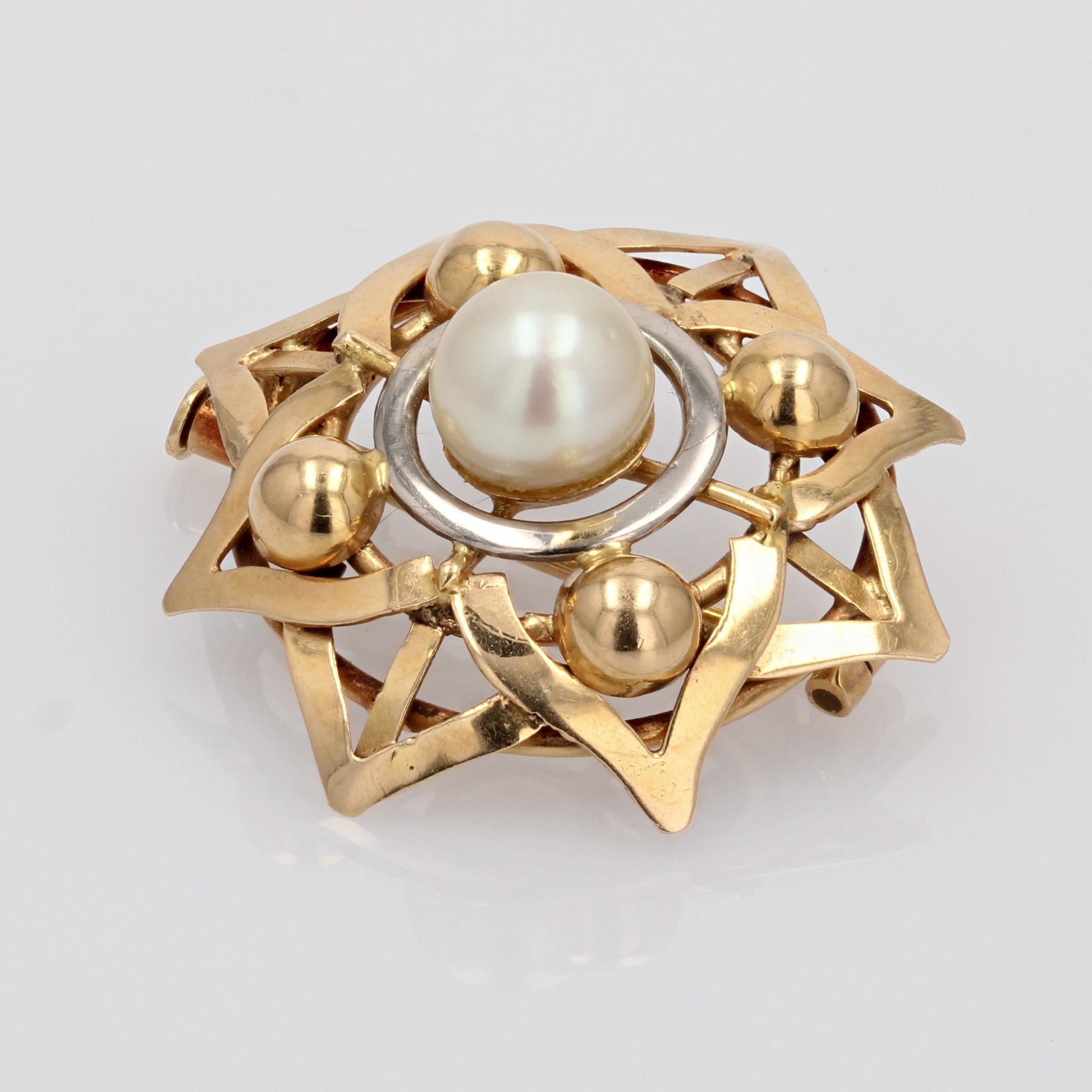 Women's Modern Cultured Pearl 18 Karat Yellow Gold Star Brooch For Sale