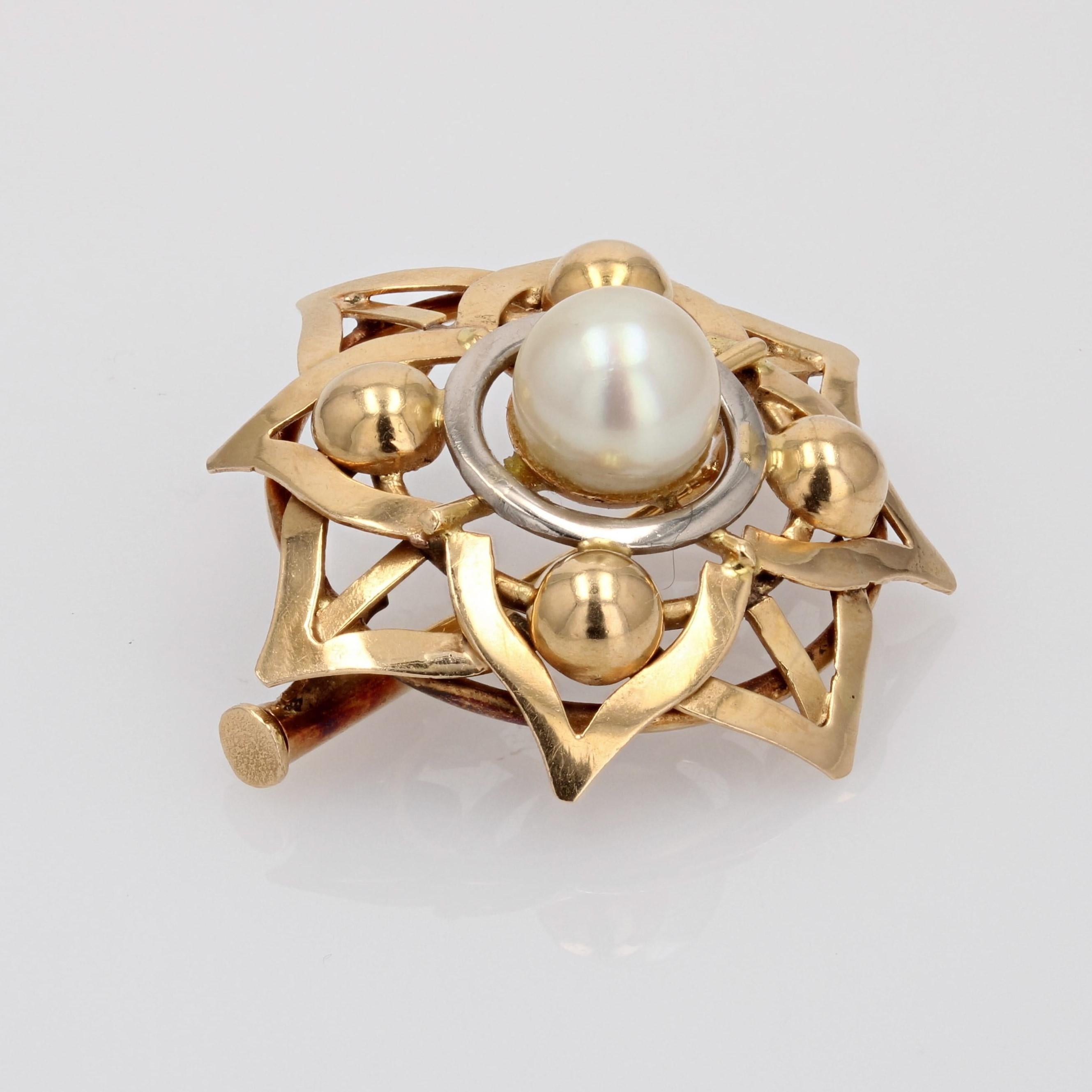 Modern Cultured Pearl 18 Karat Yellow Gold Star Brooch For Sale 1
