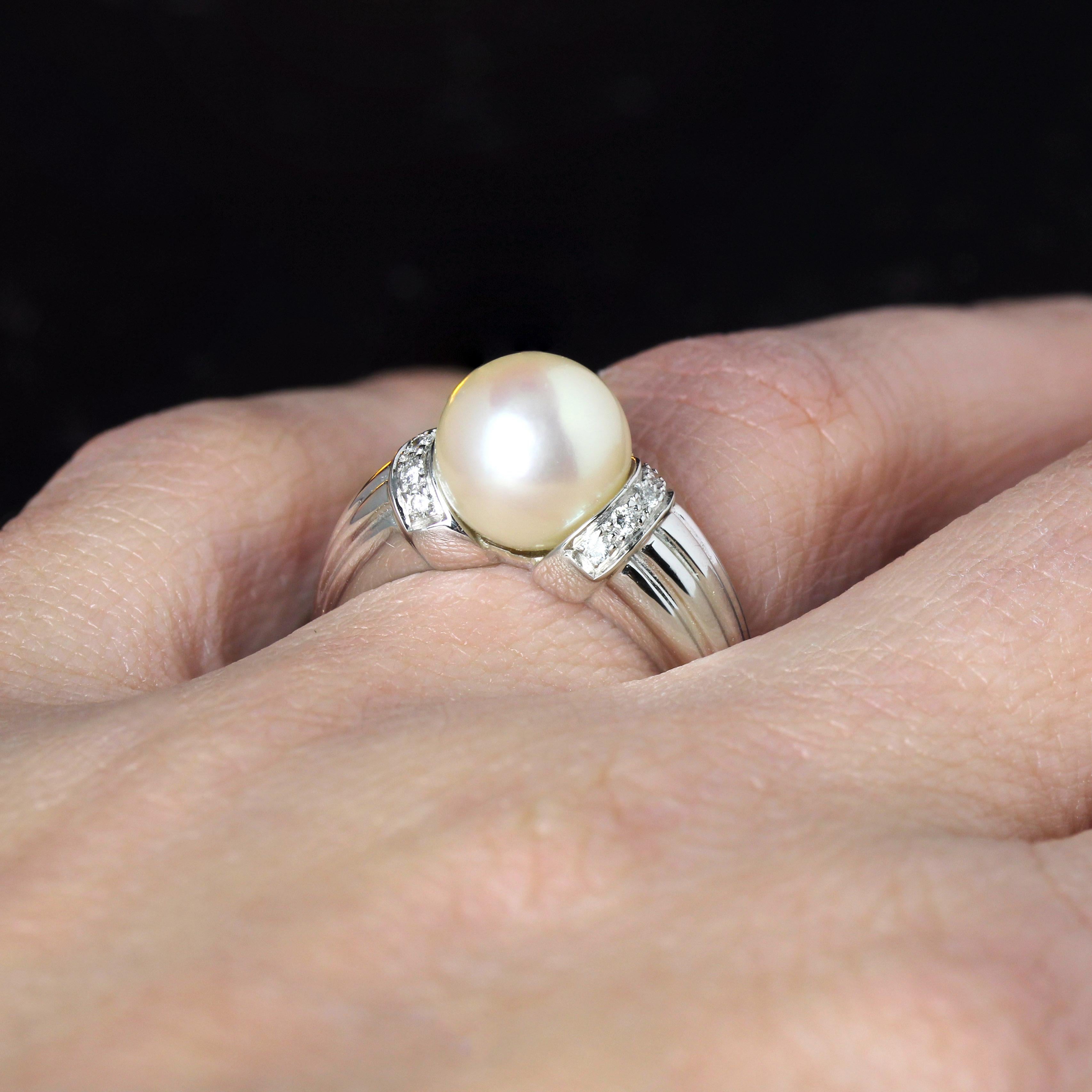 Anello moderno con perle coltivate e diamanti in oro bianco 18 carati in vendita 6