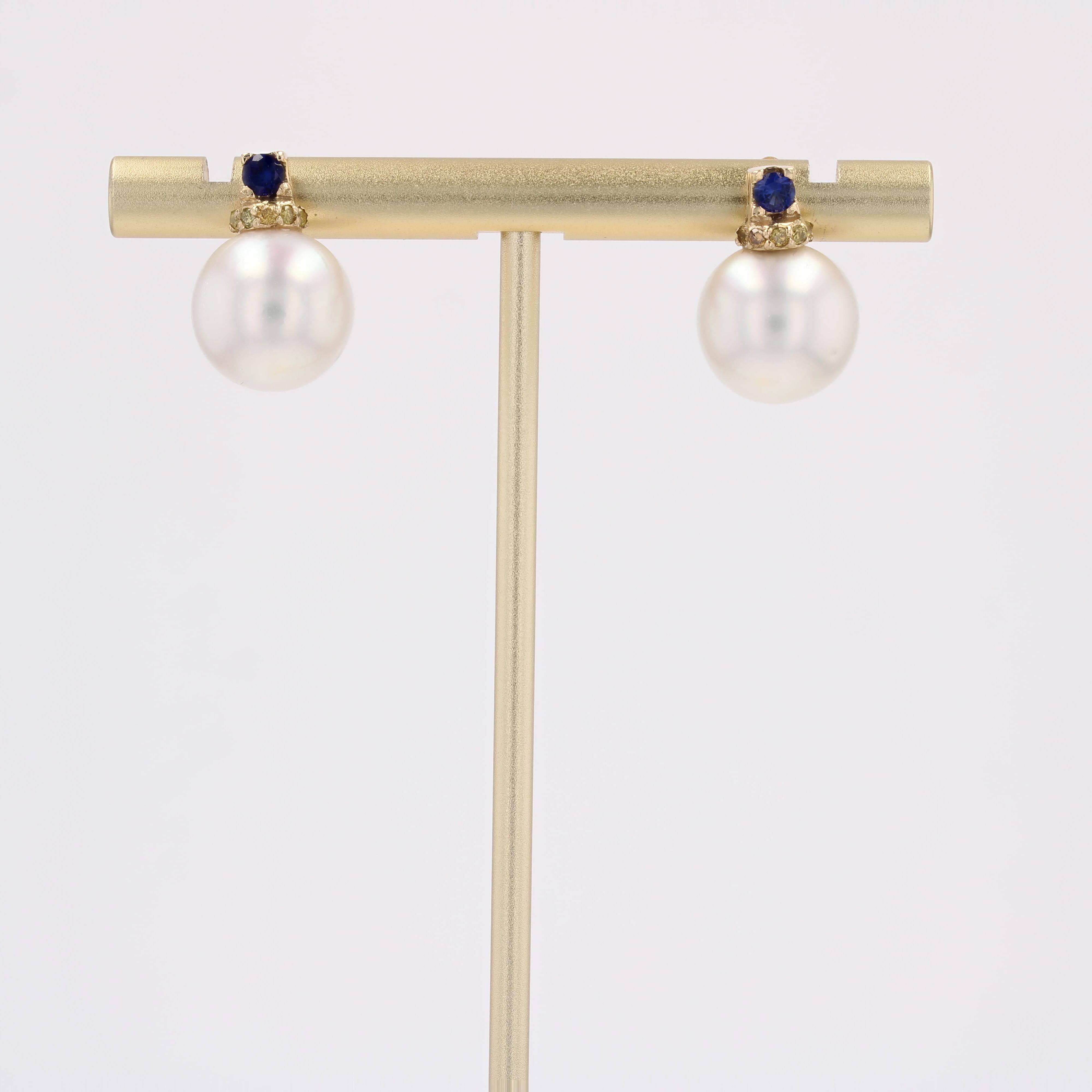 Boucles d'oreilles modernes en or jaune 18 carats avec perles de culture, diamants et saphirs en vente 4