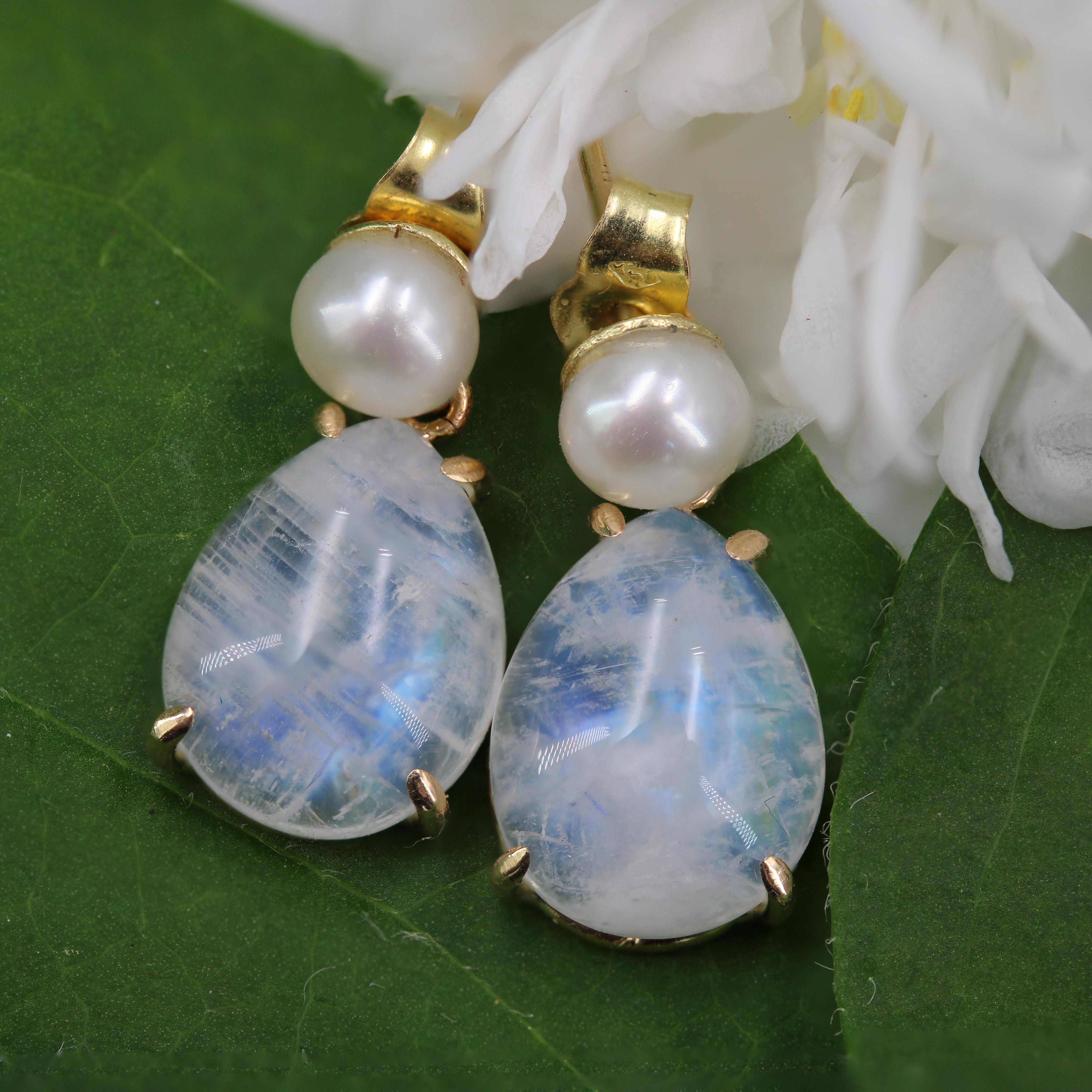 Cabochon Modern Cultured pearl Moonstones 18 Karat Yellow Gold Dangle Earrings For Sale