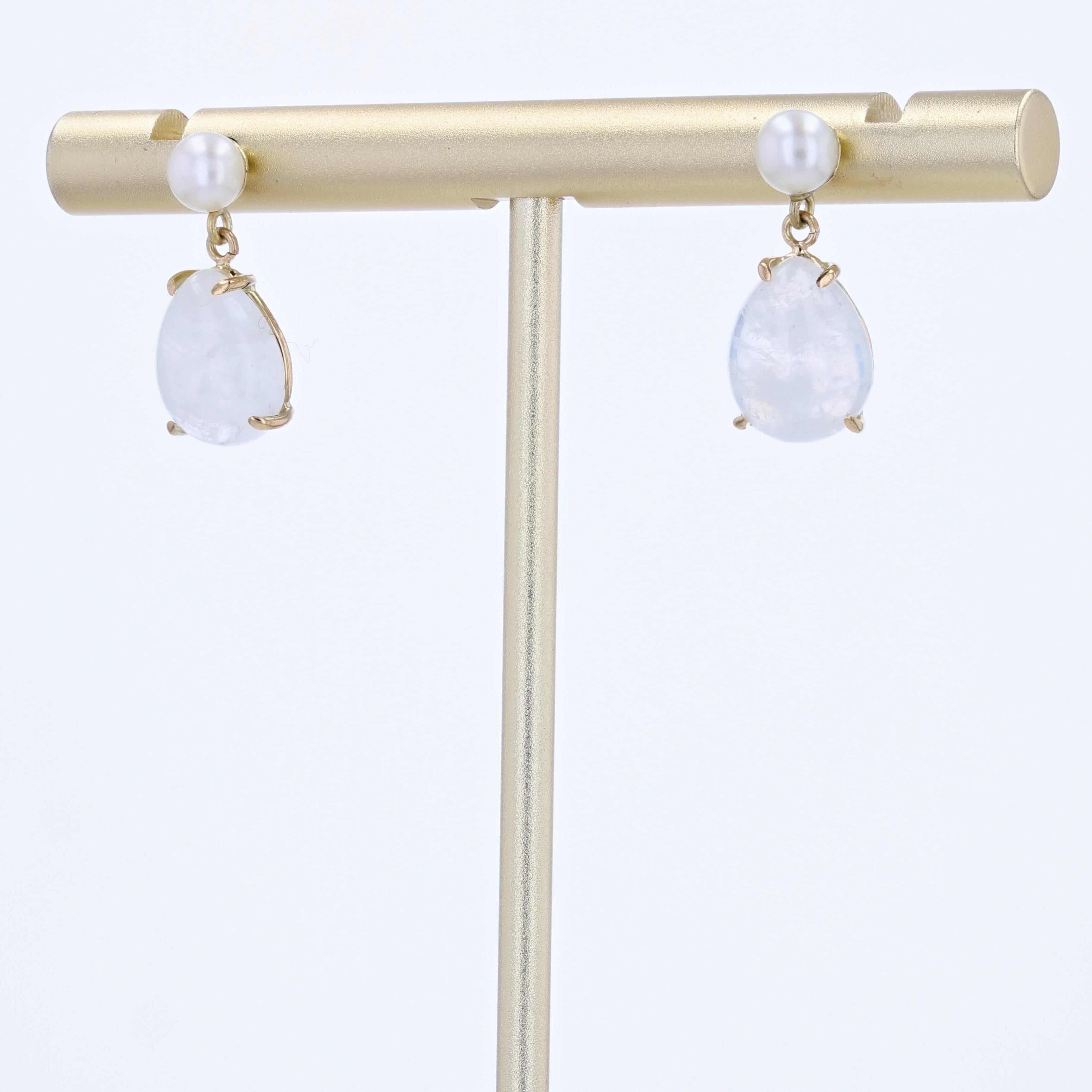 Modern Cultured pearl Moonstones 18 Karat Yellow Gold Dangle Earrings In Good Condition For Sale In Poitiers, FR