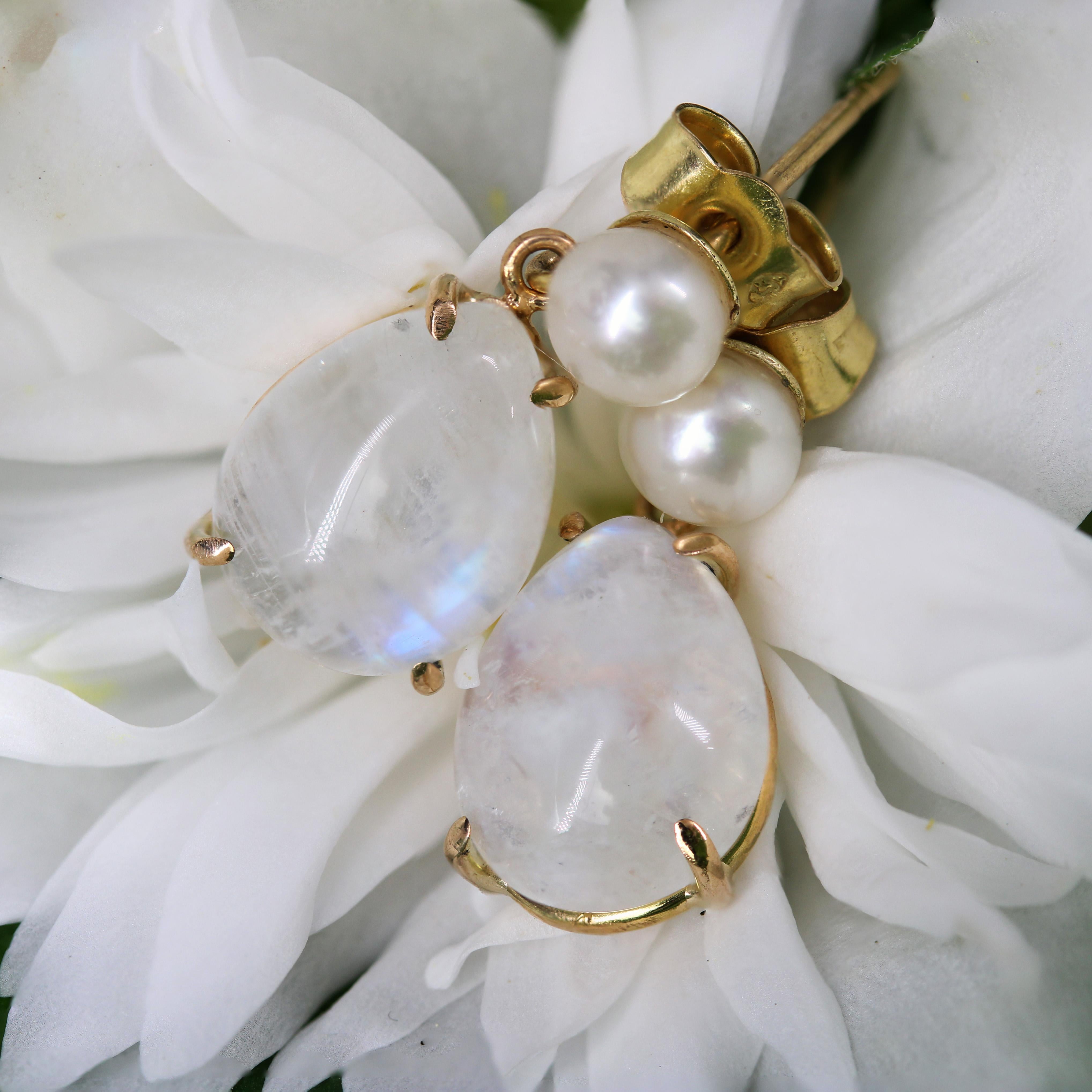 Modern Cultured pearl Moonstones 18 Karat Yellow Gold Dangle Earrings For Sale 1
