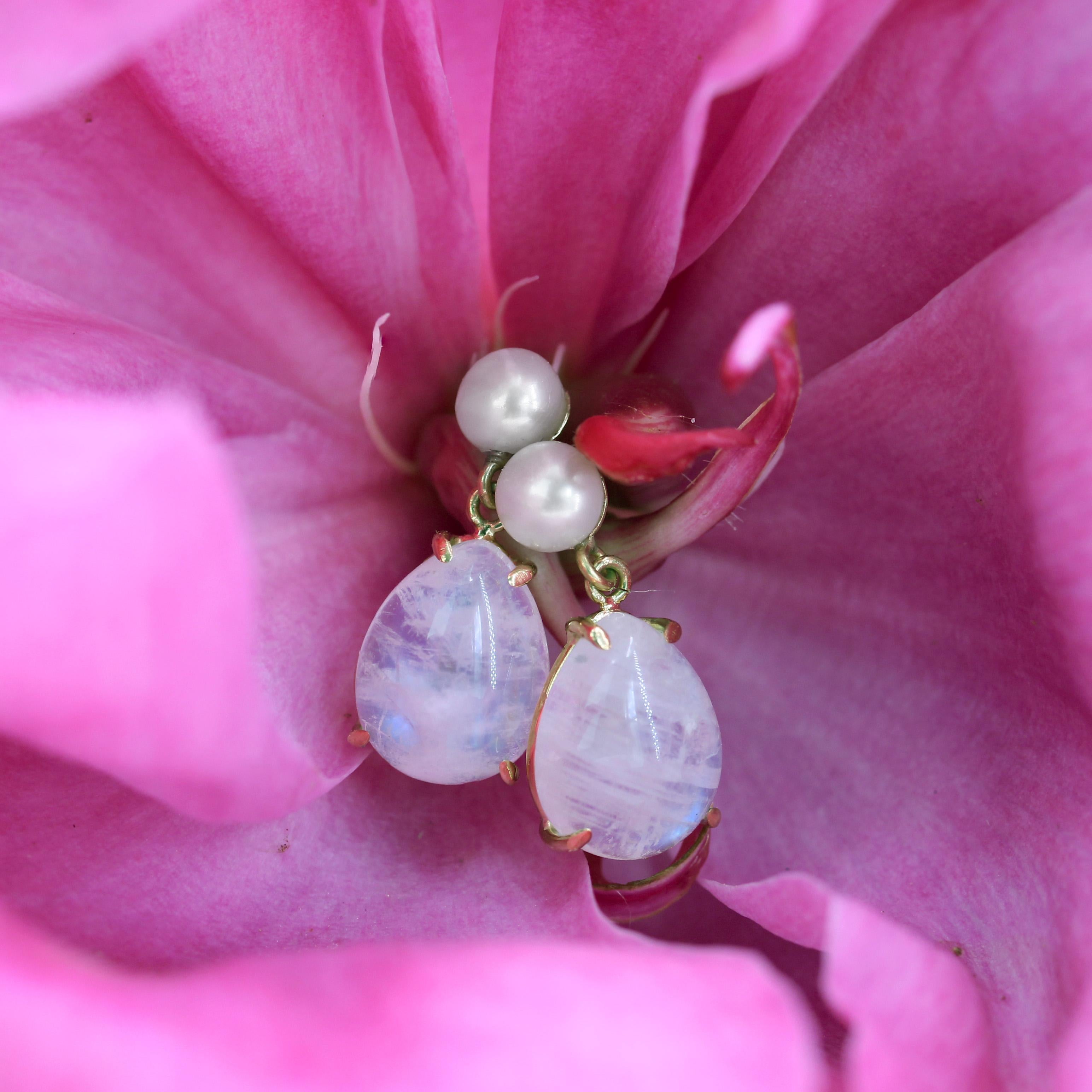 Modern Cultured pearl Moonstones 18 Karat Yellow Gold Dangle Earrings For Sale 2