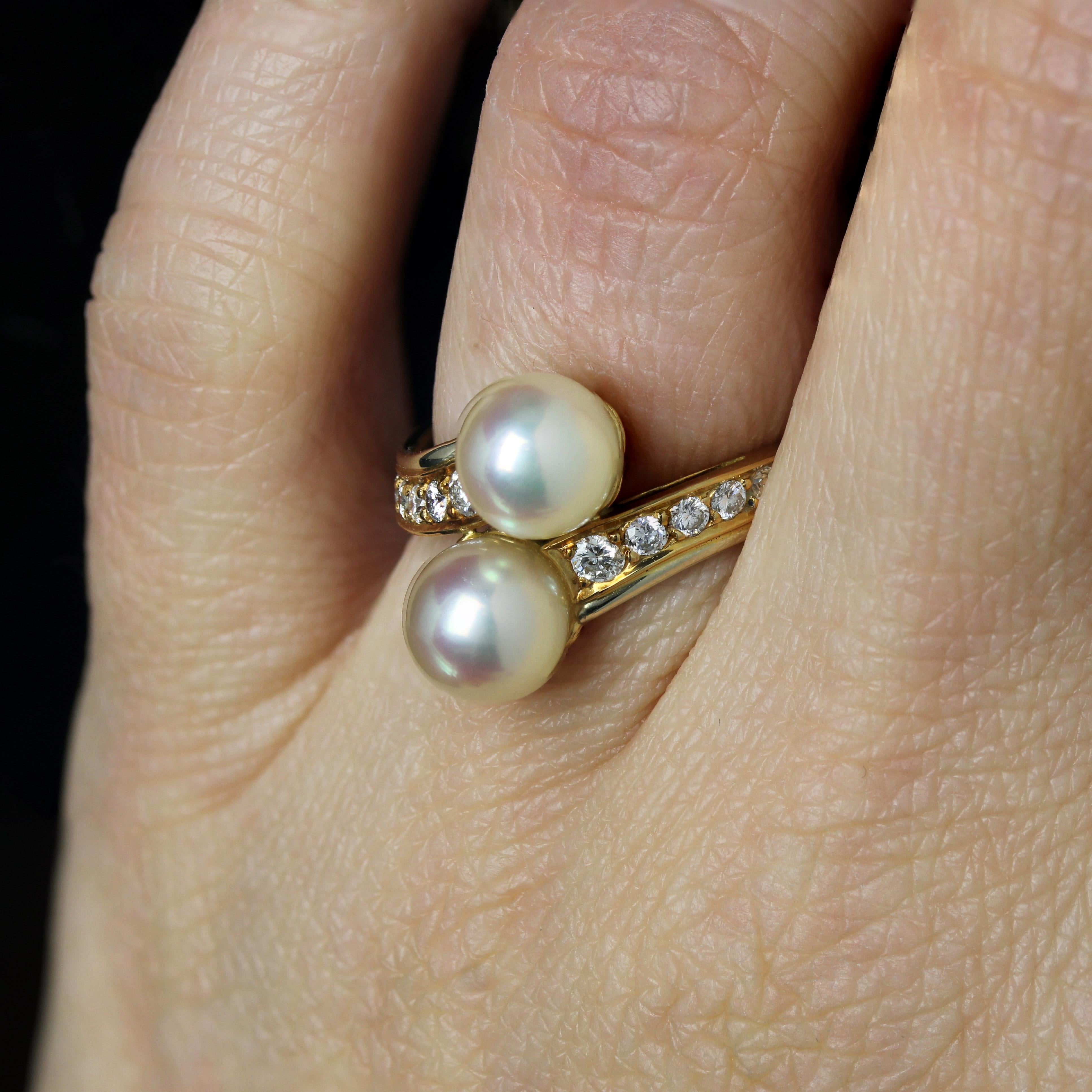 Modern Cultured Pearls Diamonds 18 Karat Yellow Gold You and Me Ring For Sale 8