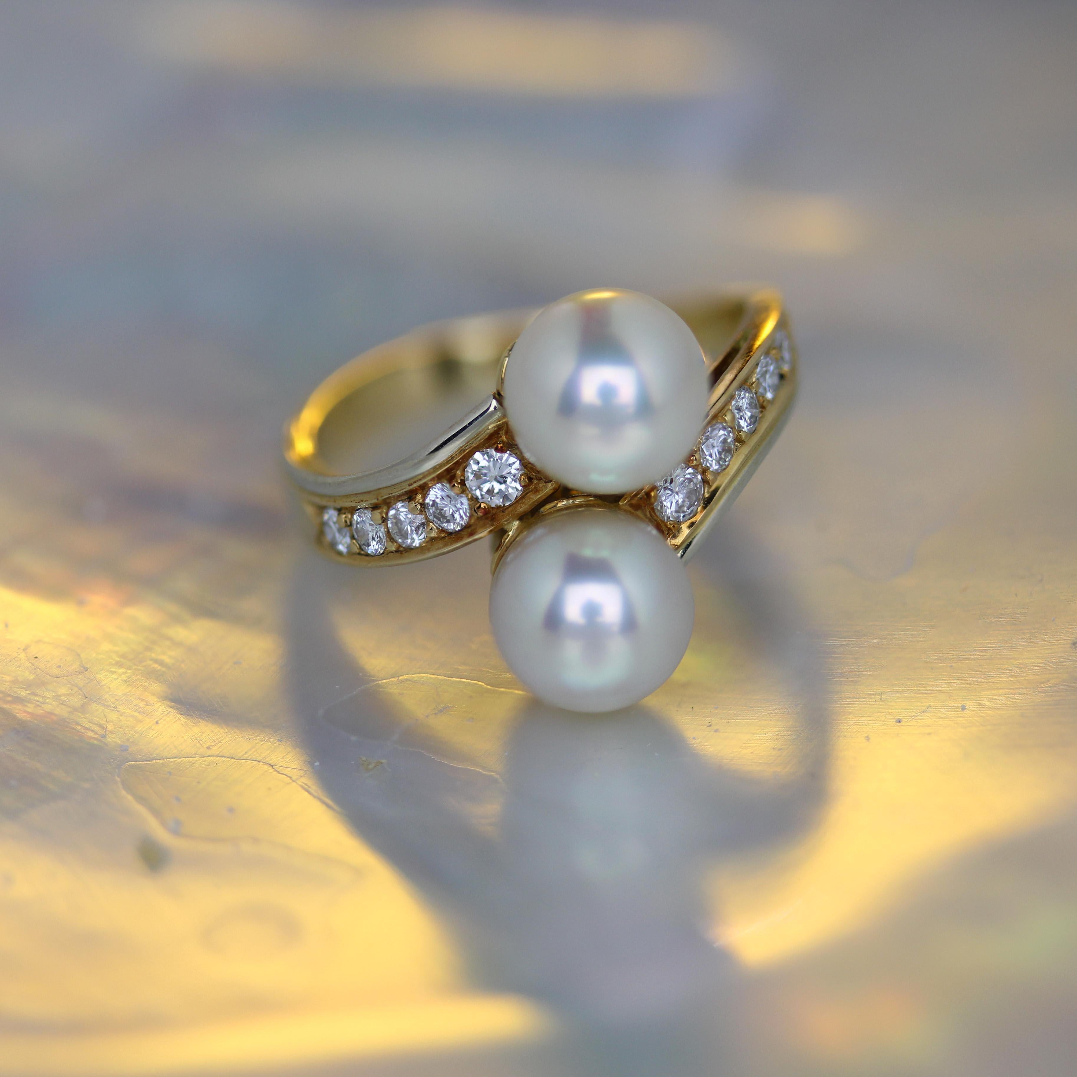 Modern Cultured Pearls Diamonds 18 Karat Yellow Gold You and Me Ring For Sale 10