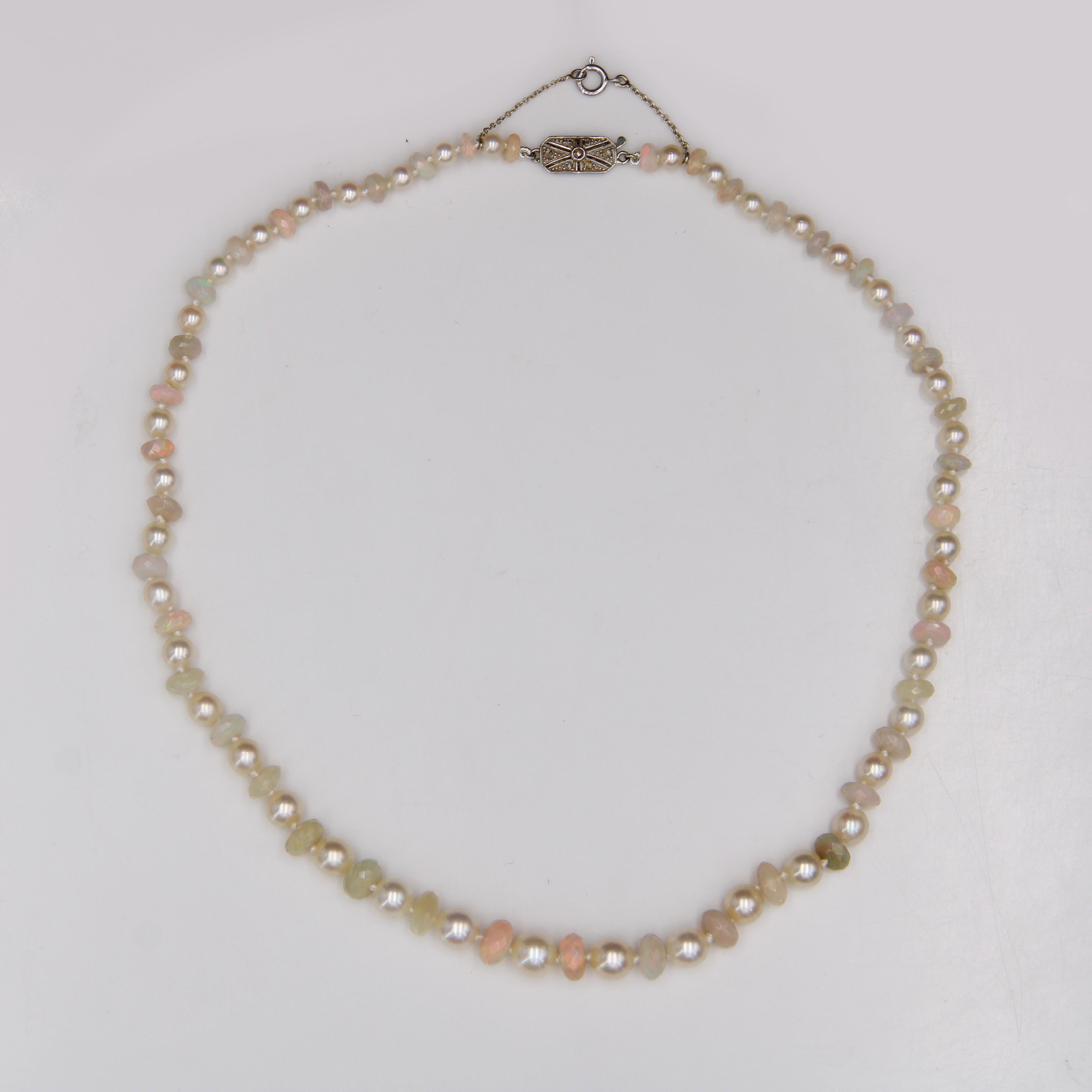 Modern Cultured Pearls Opals 18 Karat White Gold Clasp Necklace In Excellent Condition For Sale In Poitiers, FR