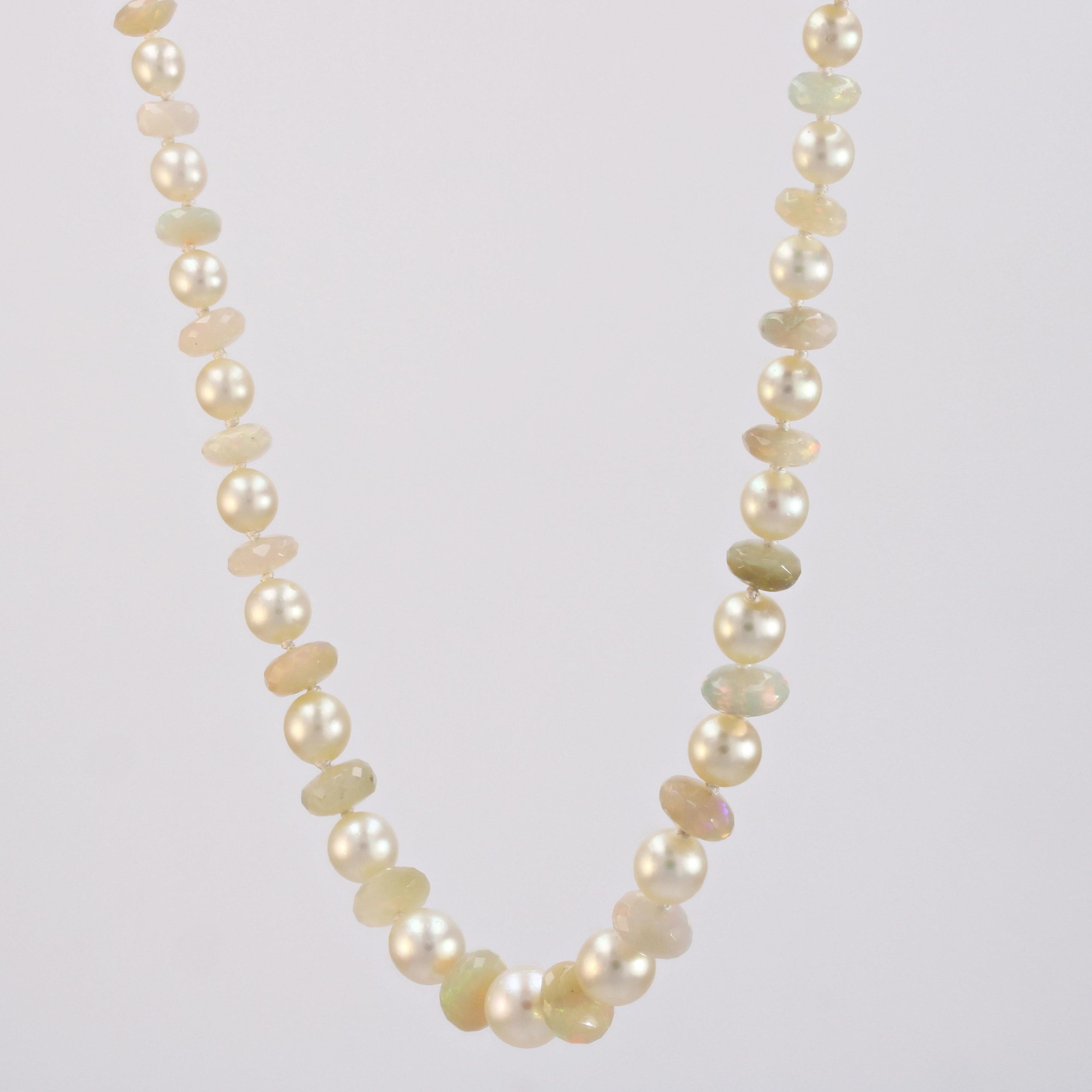 Modern Cultured Pearls Opals 18 Karat White Gold Clasp Necklace For Sale 1