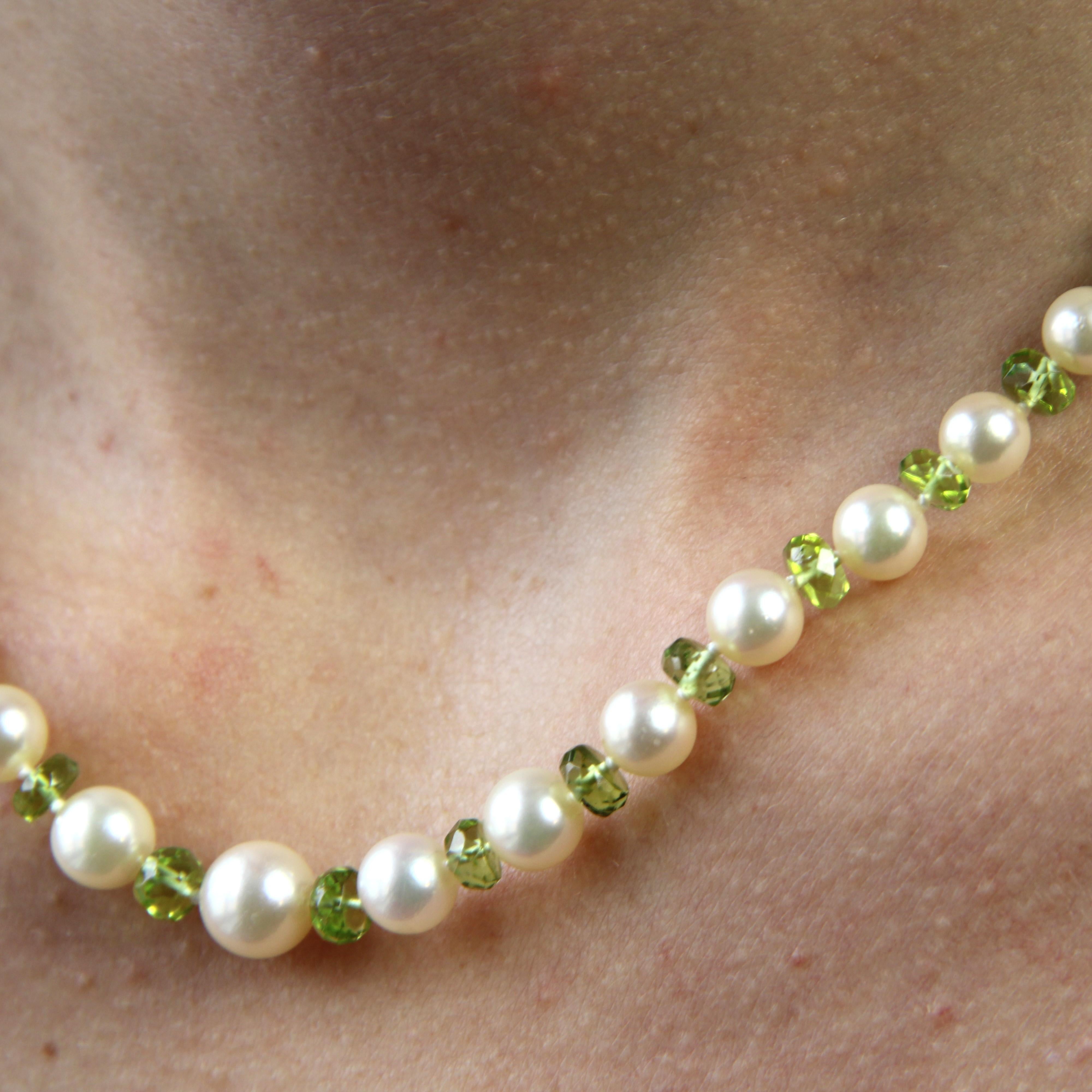Modern Cultured Pearls Peridots 18 Karat Yellow Gold Clasp Necklace For Sale 6