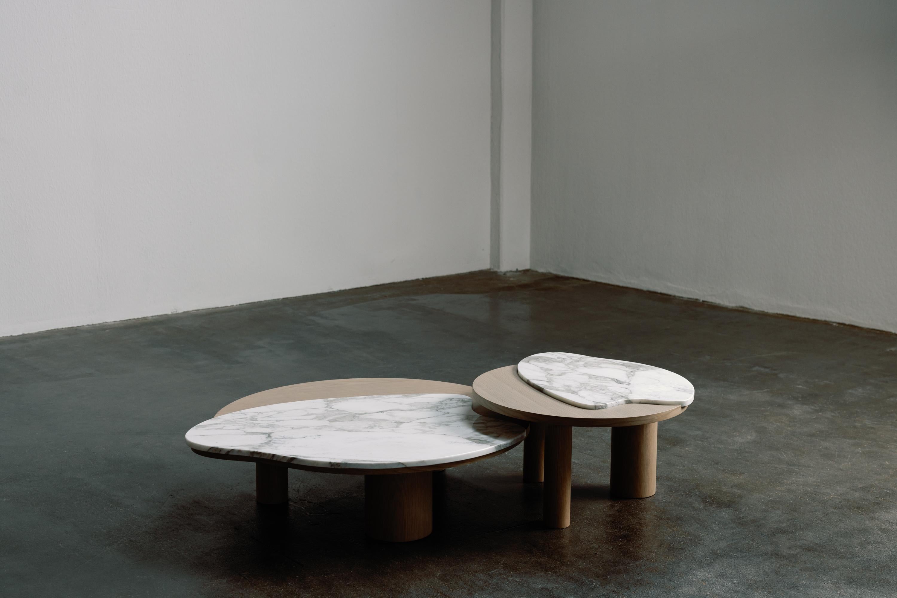 Fait main Tables basses gigognes courbes en marbre et chêne fabriquées à la main au Portugal par Greenapple en vente
