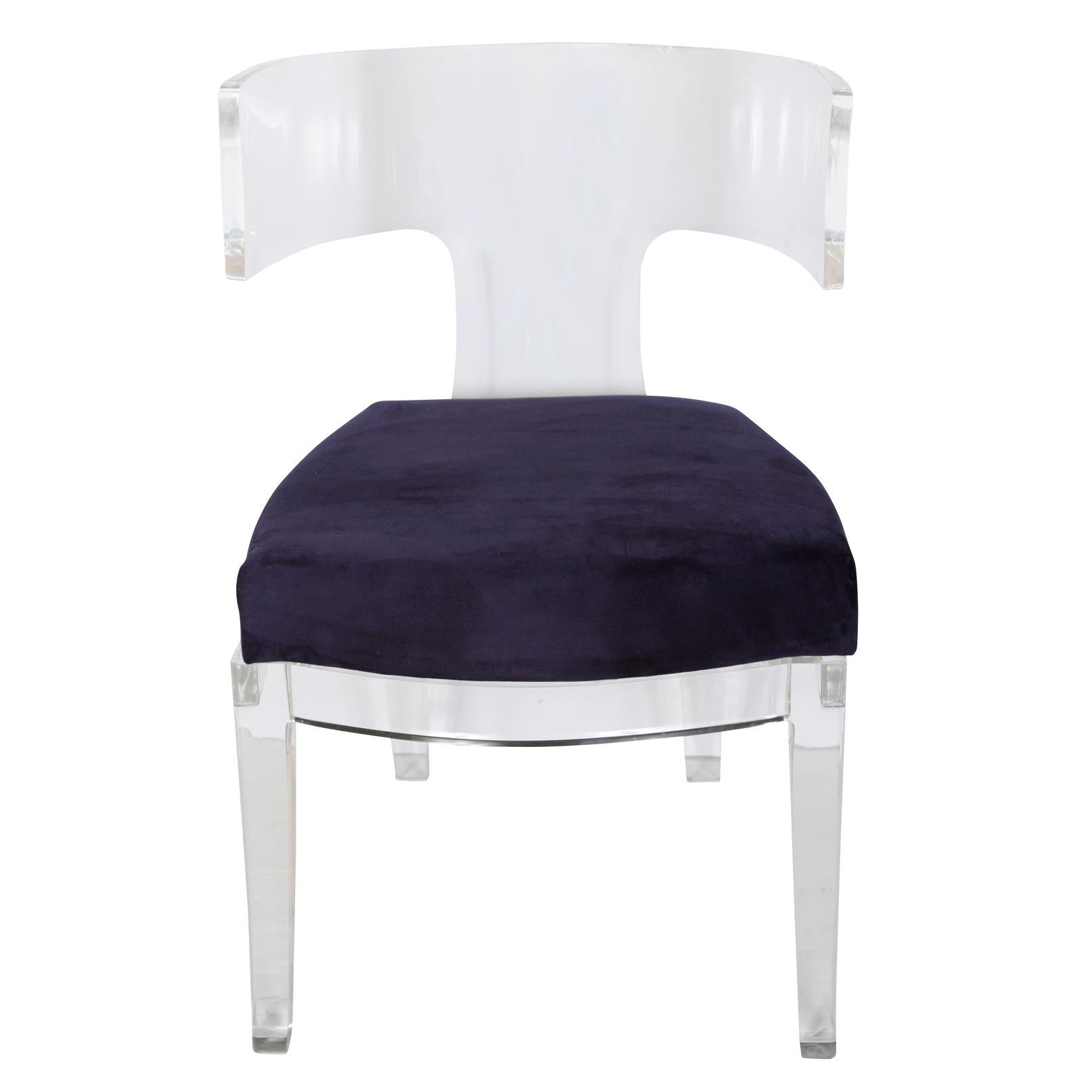 Chaise de designer moderne à dossier incurvé en Lucite avec assise en daim Bon état - En vente à Locust Valley, NY