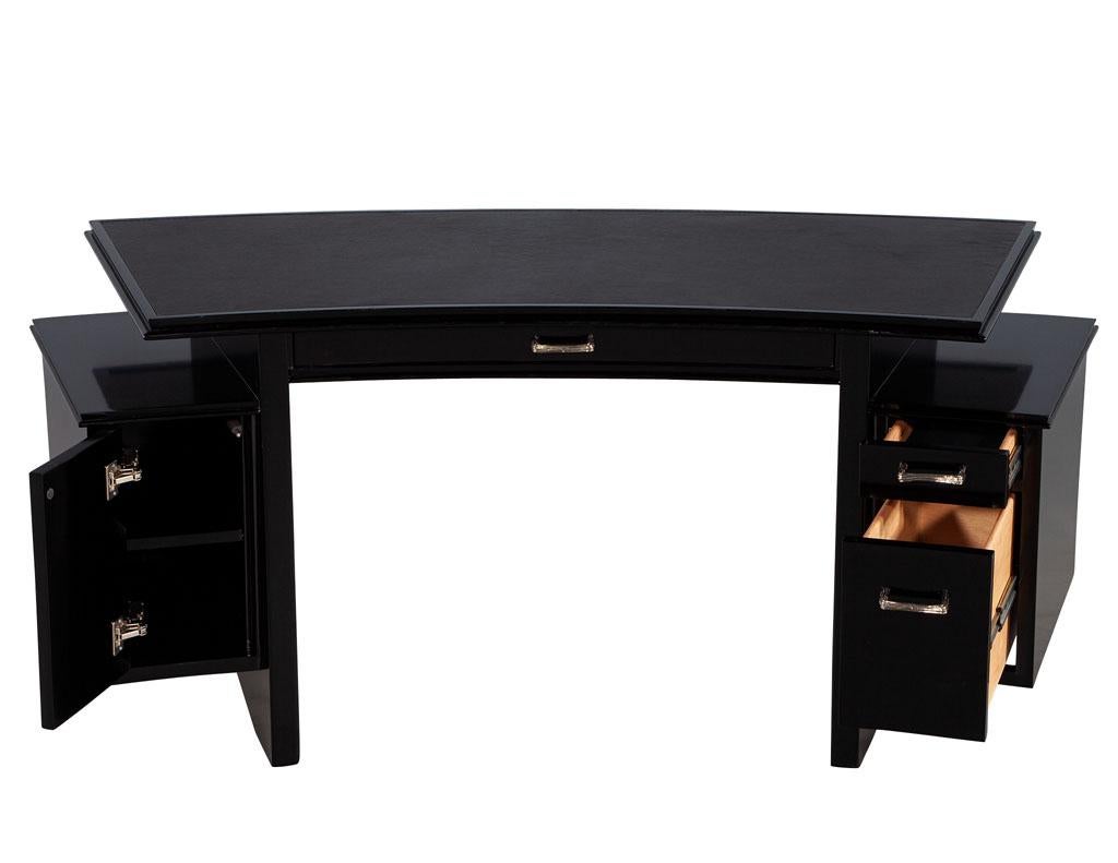 Mid-Century moderno Scrivania moderna curva in pelle nera di Nancy Corzine Fusion Desk in vendita