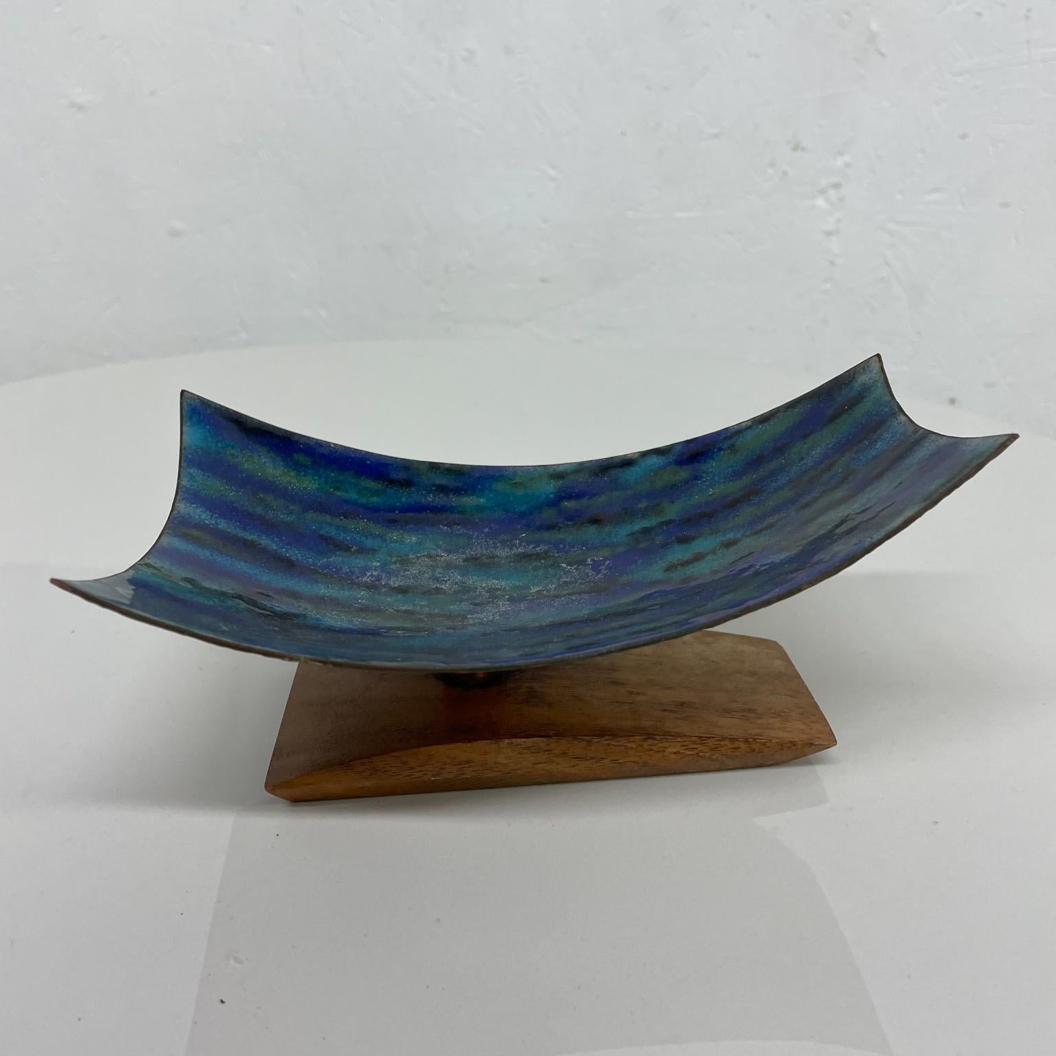 1980s Modern Curved Lines Blue Enamel Sculpture Koa Wood Base  In Good Condition For Sale In Chula Vista, CA