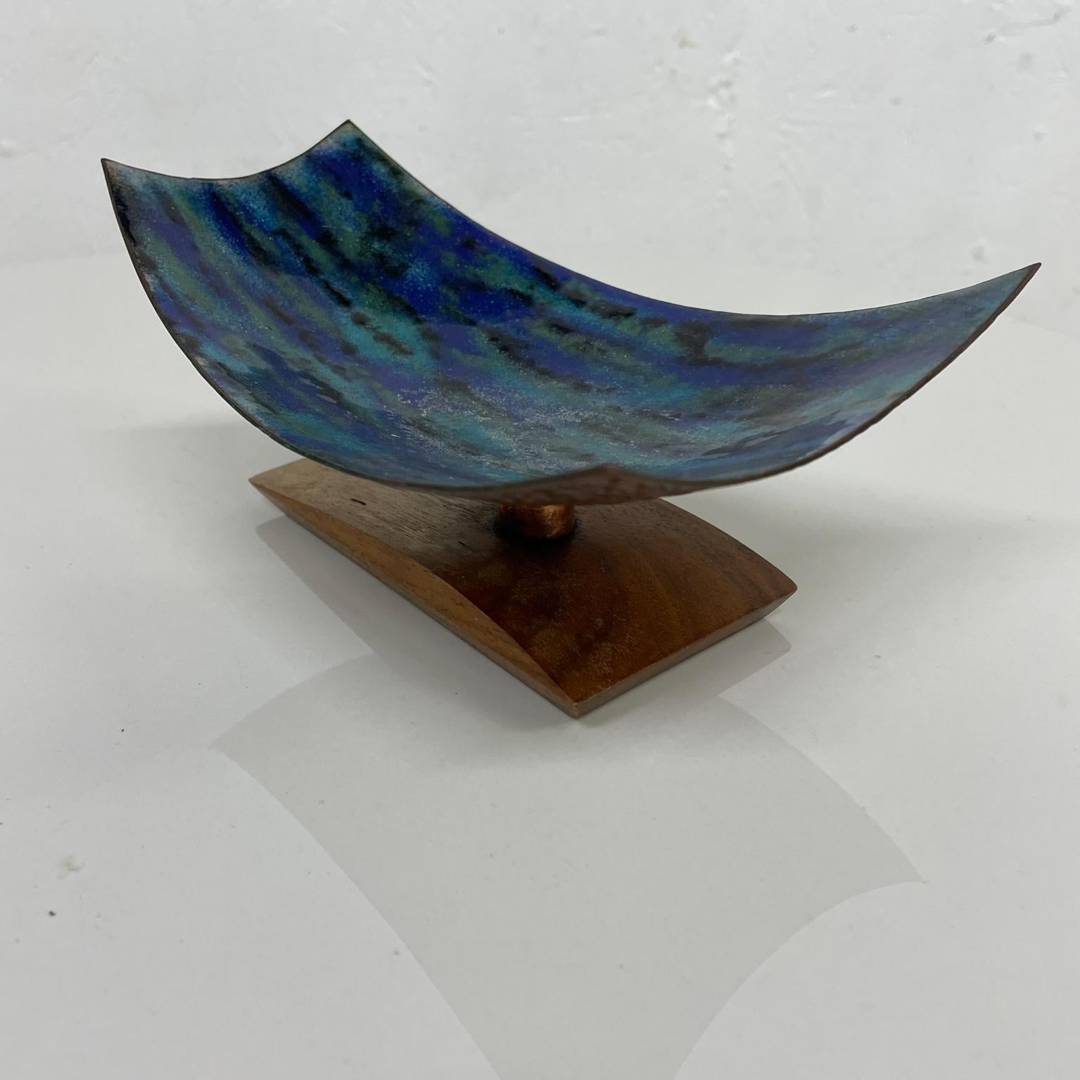 1980s Modern Curved Lines Blue Enamel Sculpture Koa Wood Base  For Sale 1