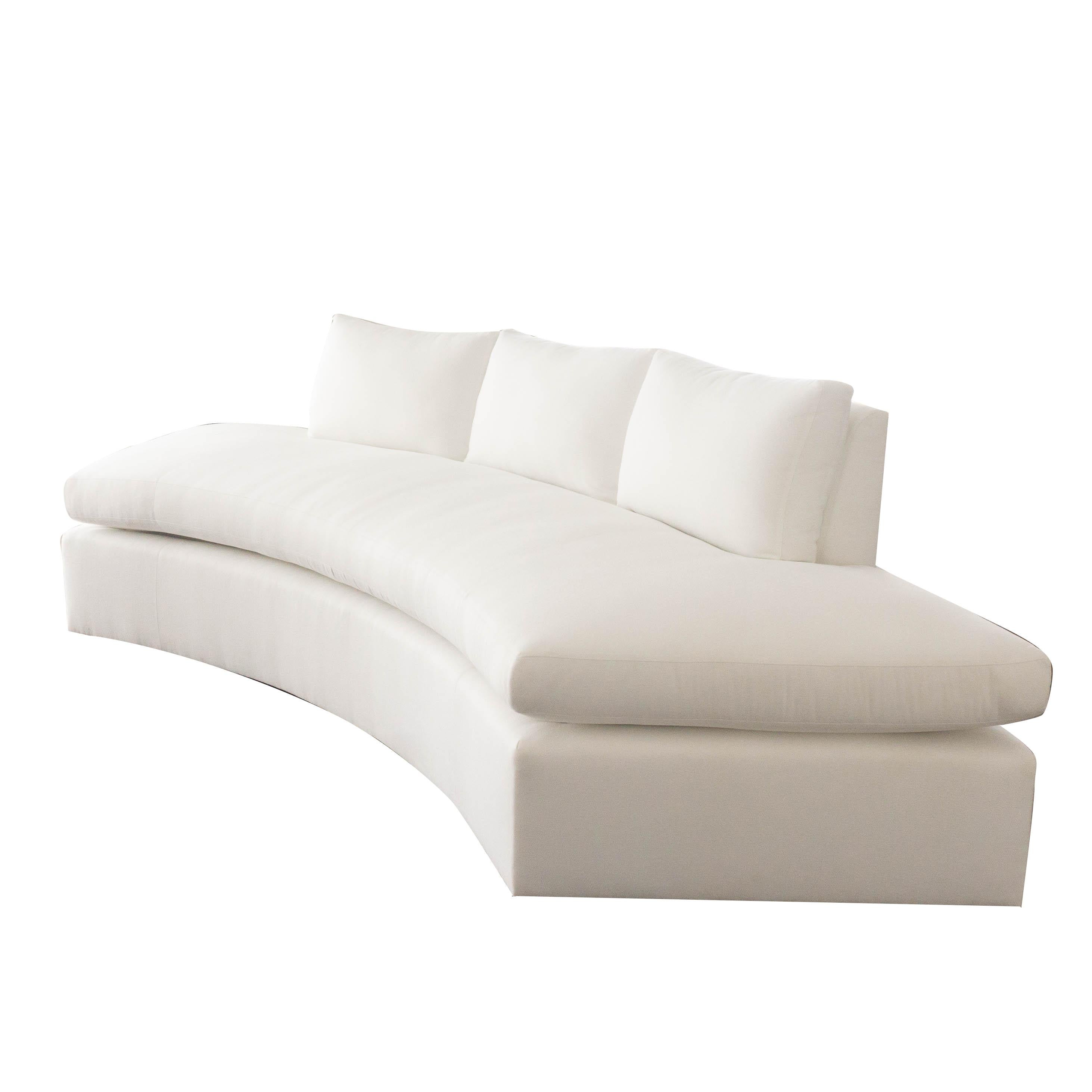 Modernes geschwungenes Sofa mit losem Kissen (amerikanisch) im Angebot