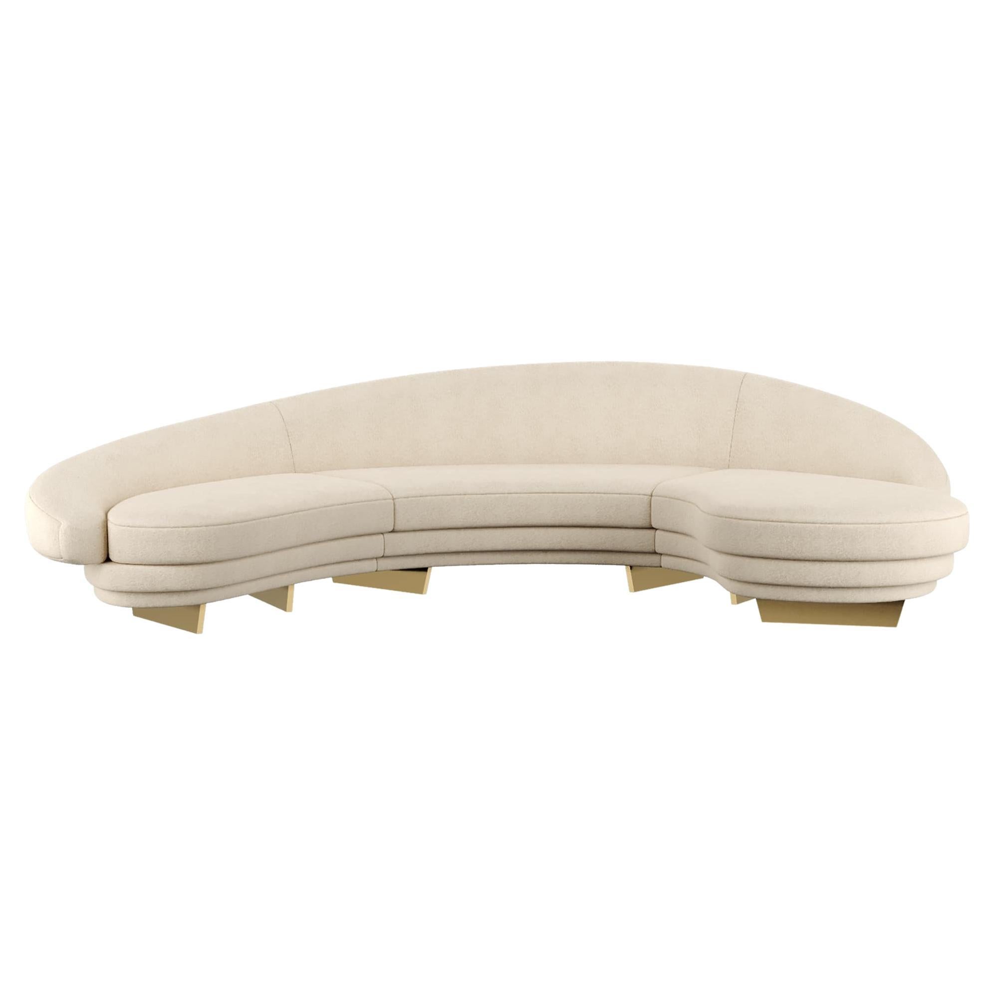 Canapé serpentin moderne en velours beige avec détails en bois et or

Giulia Sofa Nude est un canapé moderne de style mid-century. Ce canapé de luxe promet d'être le protagoniste absolu d'un projet de salon moderne. Son inspiration mid-century se