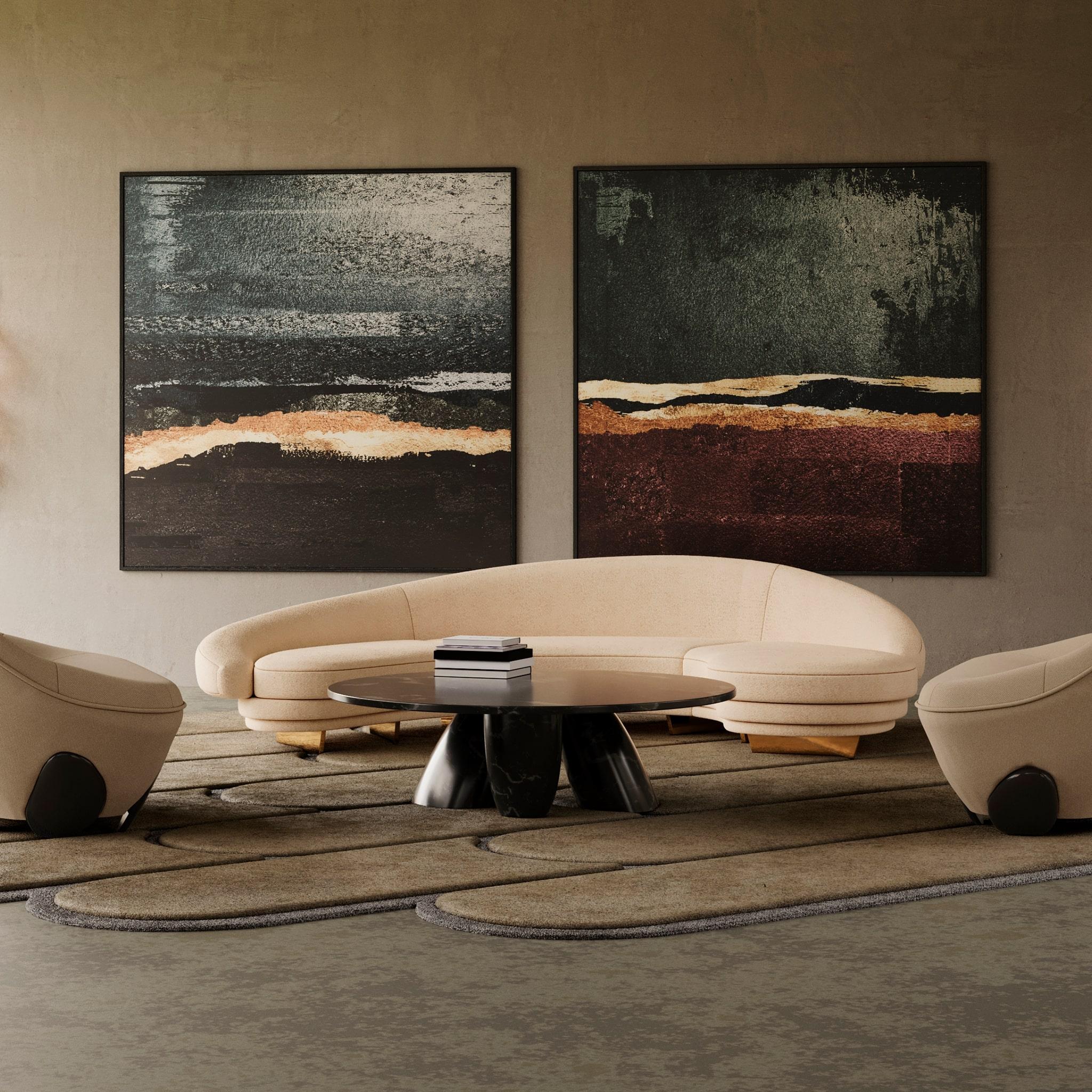Modernes geschwungenes Serpentinen-Sofa aus beigem Samt mit Gold- und Holzdetails (Moderne der Mitte des Jahrhunderts) im Angebot