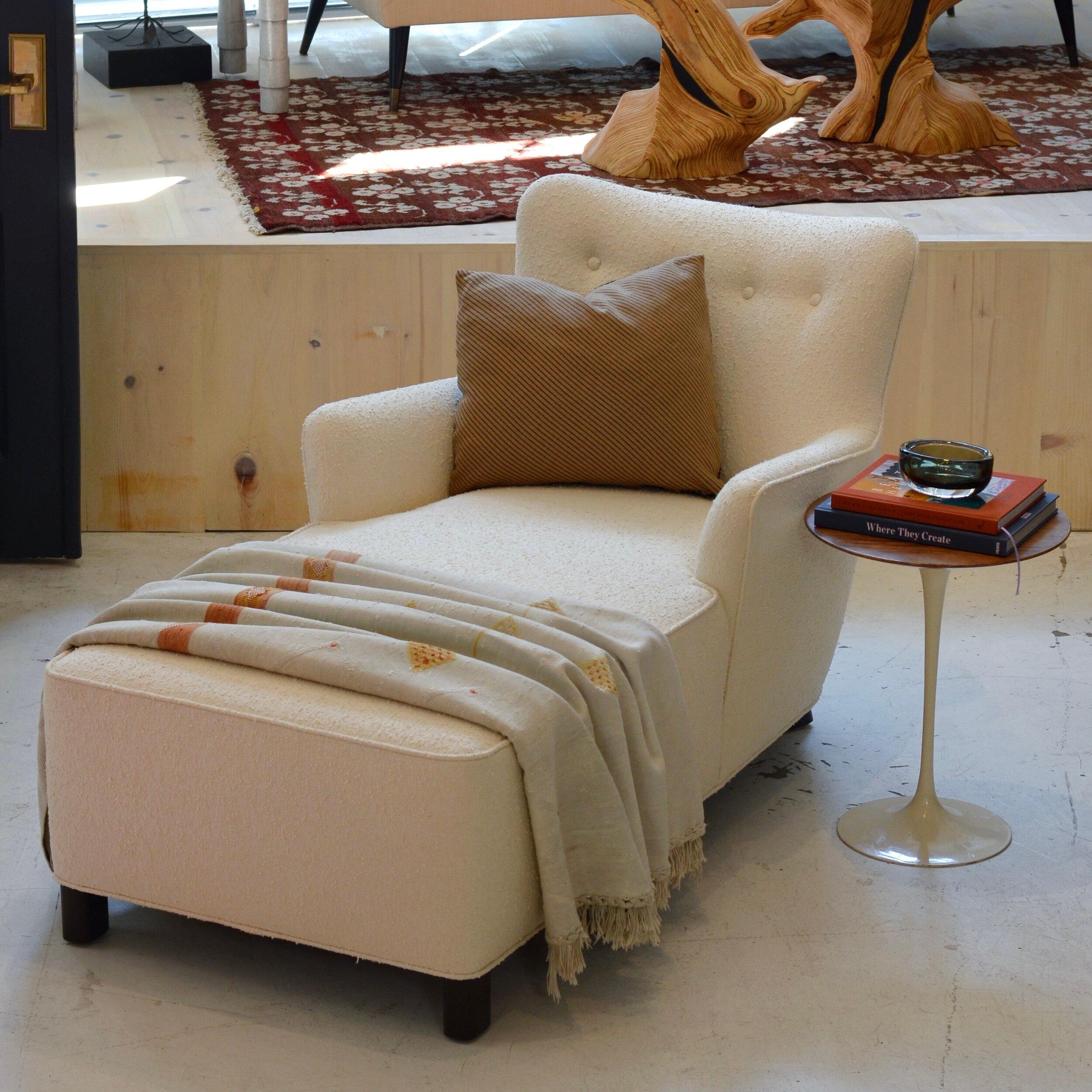 Ann Chaise moderne incurvée à dossier serré et assise par Martin and Brockett en vente 7