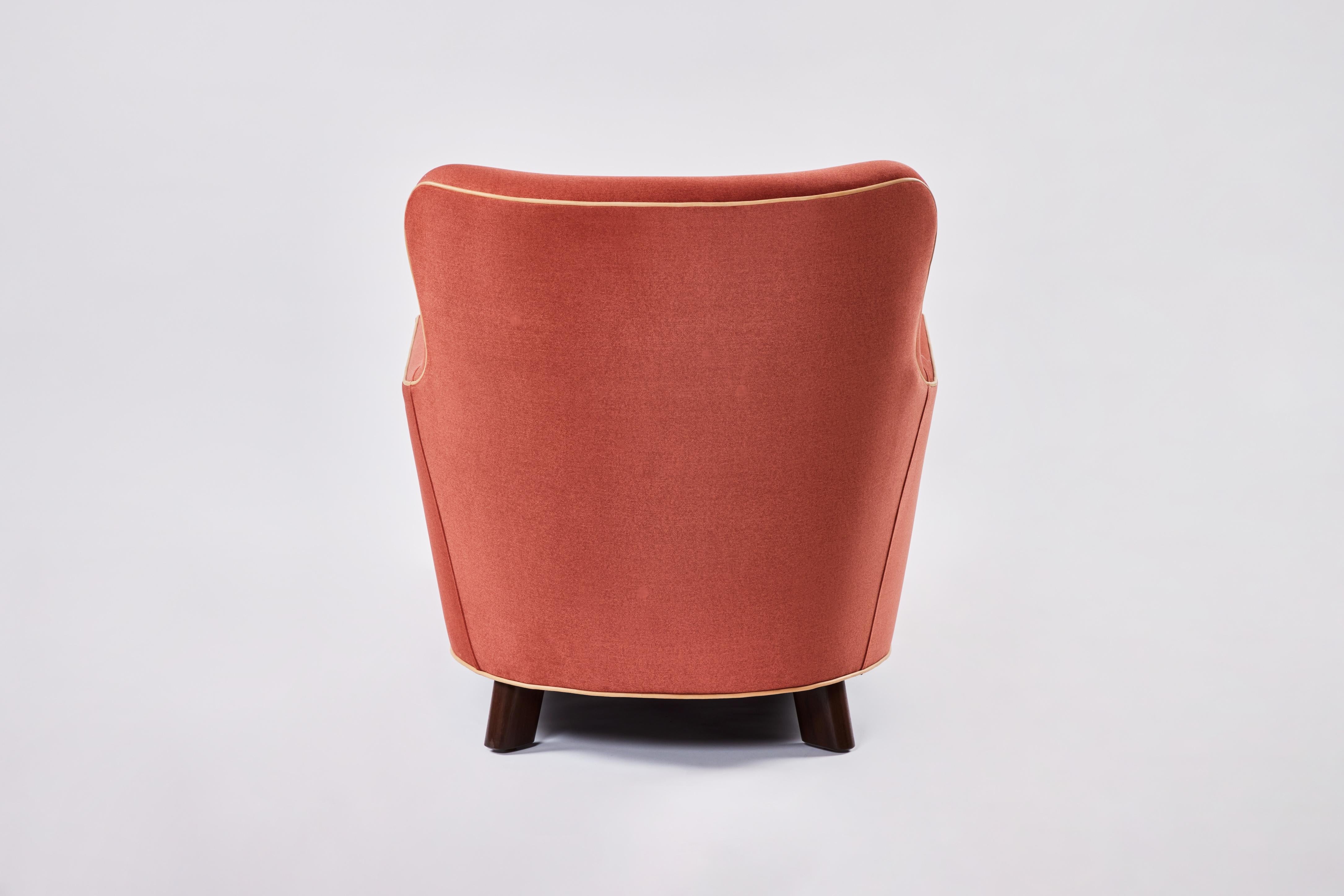 XXIe siècle et contemporain Ann Chaise moderne incurvée à dossier serré et assise par Martin and Brockett en vente