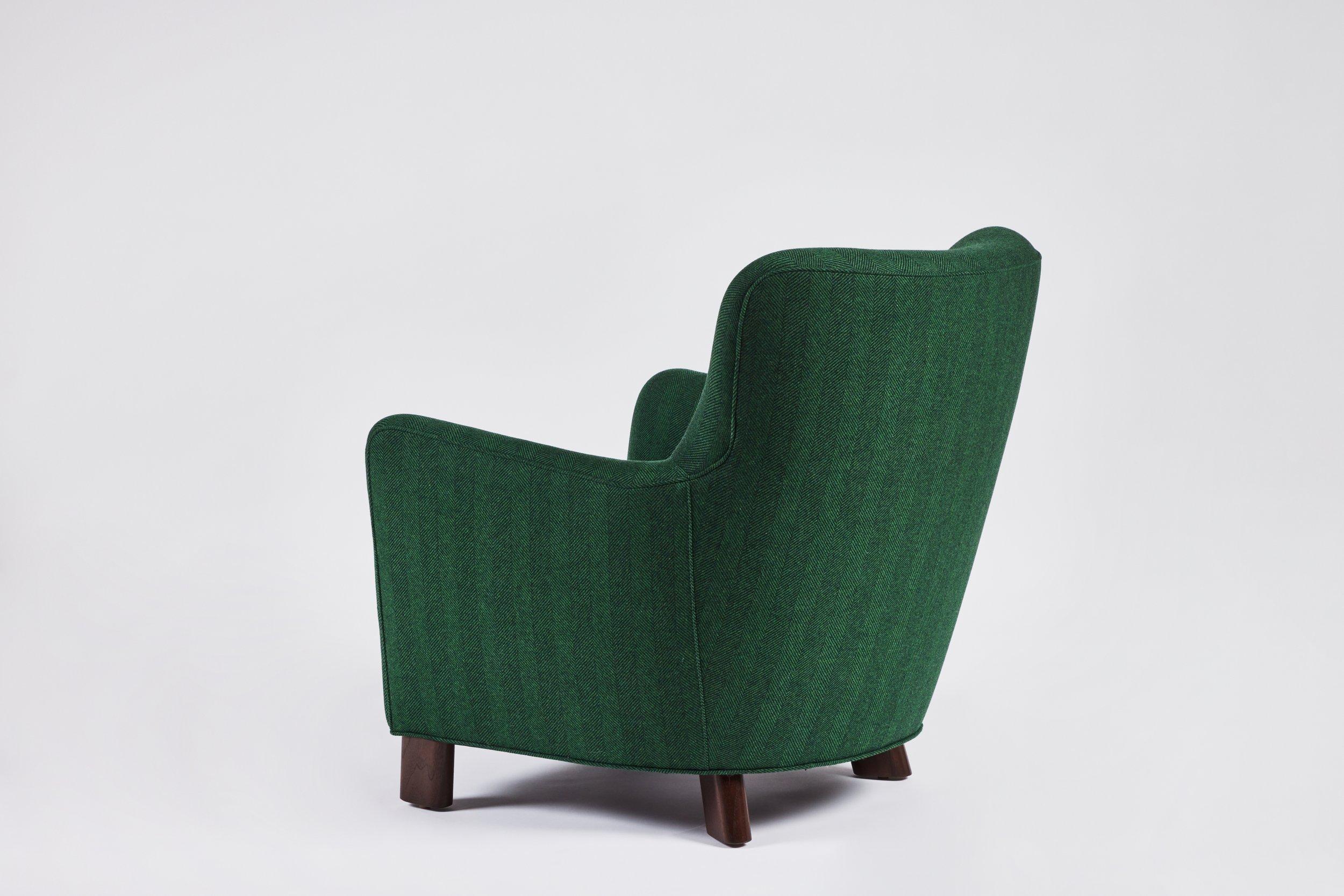 Modern Curved Tight Back and Seat Ann Chair  (21. Jahrhundert und zeitgenössisch) im Angebot