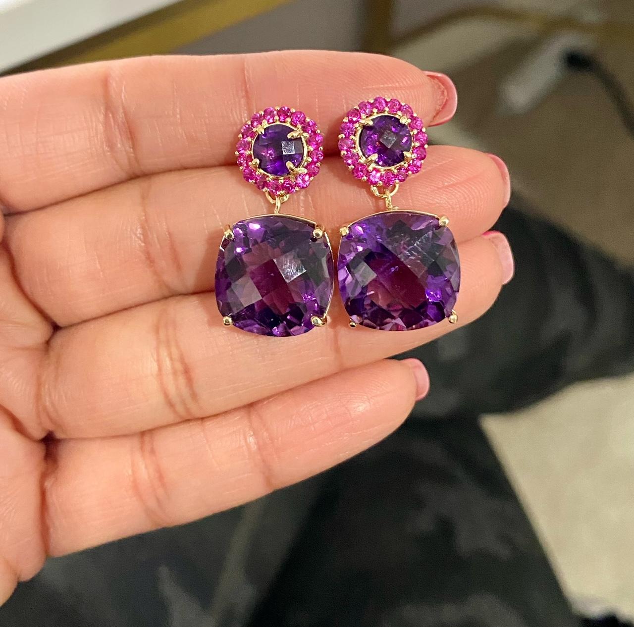 Pendants d'oreilles modernes en or jaune 14 carats avec améthyste taillée en coussin et saphir rose en vente 3