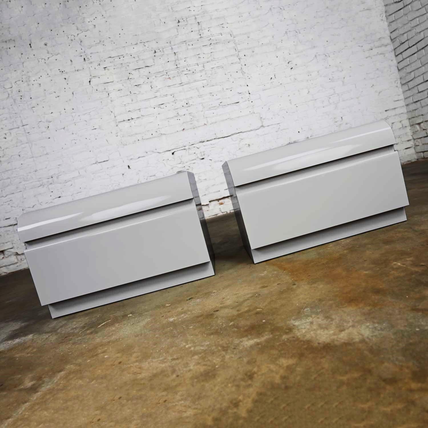 Modern Custom Built Light Gray Laminate Pair of Nightstands or End Table Cabinet In Good Condition In Topeka, KS
