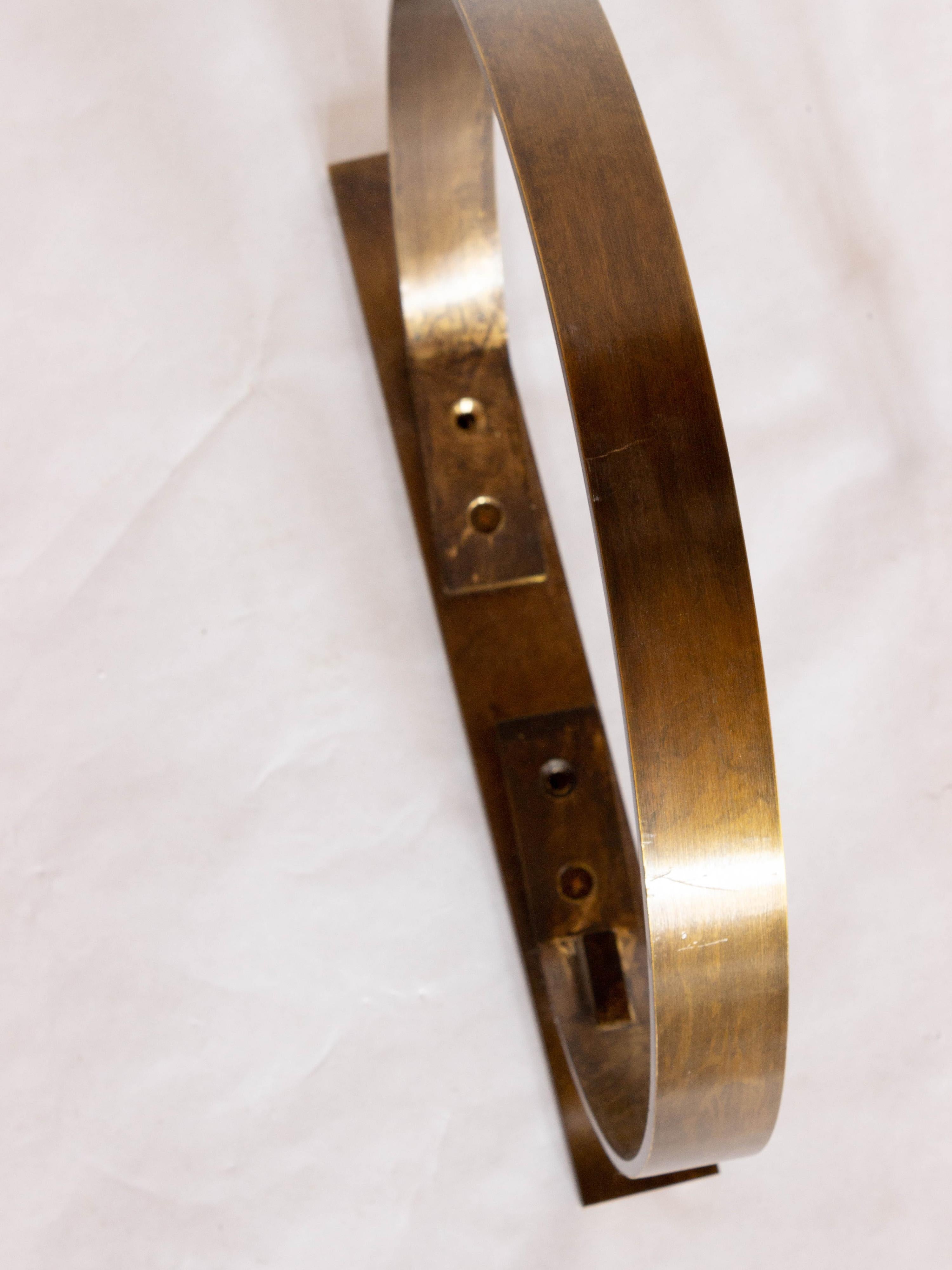 Pair of Modern Custom Circular Brass Shelf Brackets In Good Condition For Sale In Chicago, IL