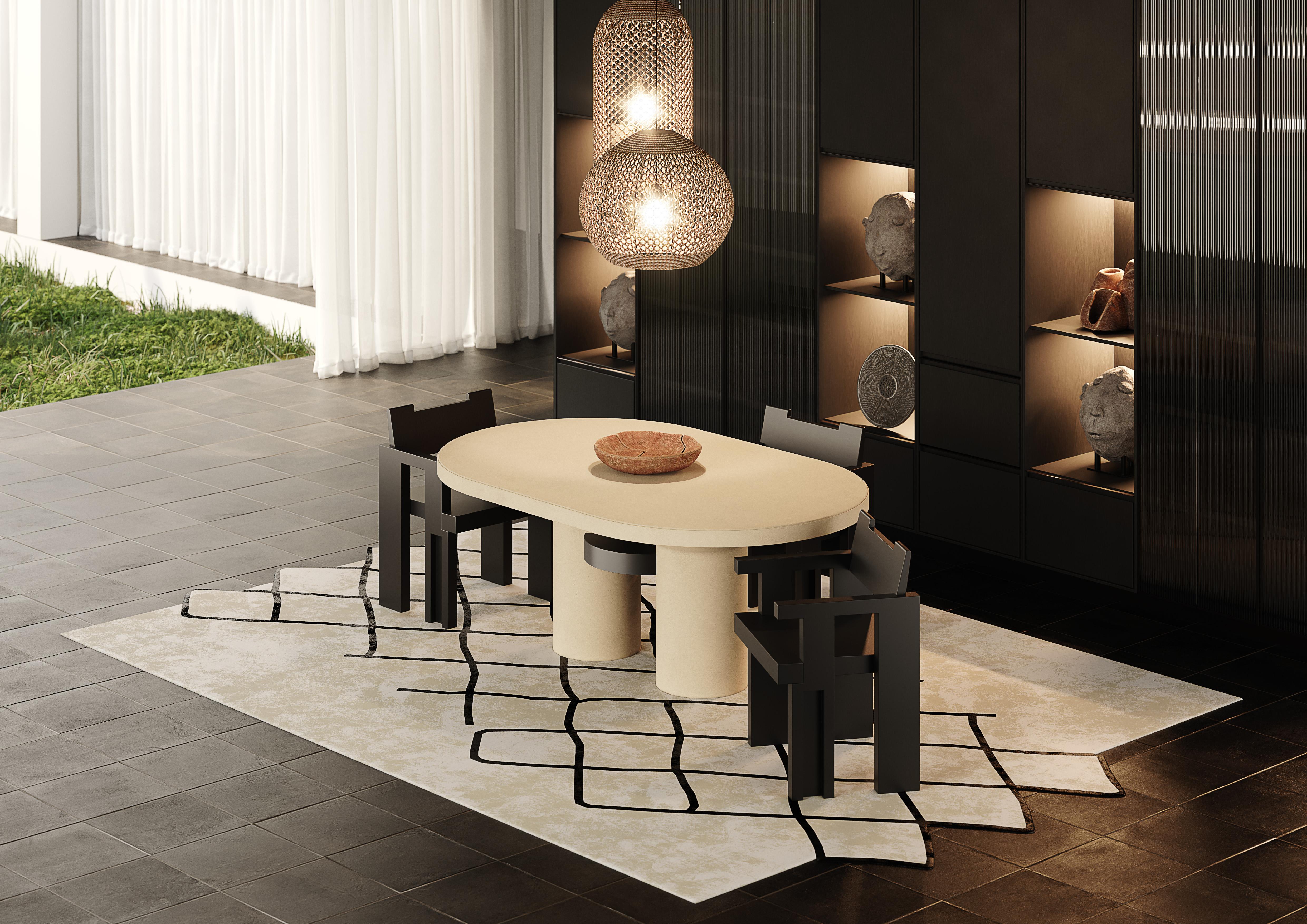 Moderner, anpassbarer Teppich mit abstraktem Muster in neutralen Farben und schwarzen Details (Europäisch) im Angebot
