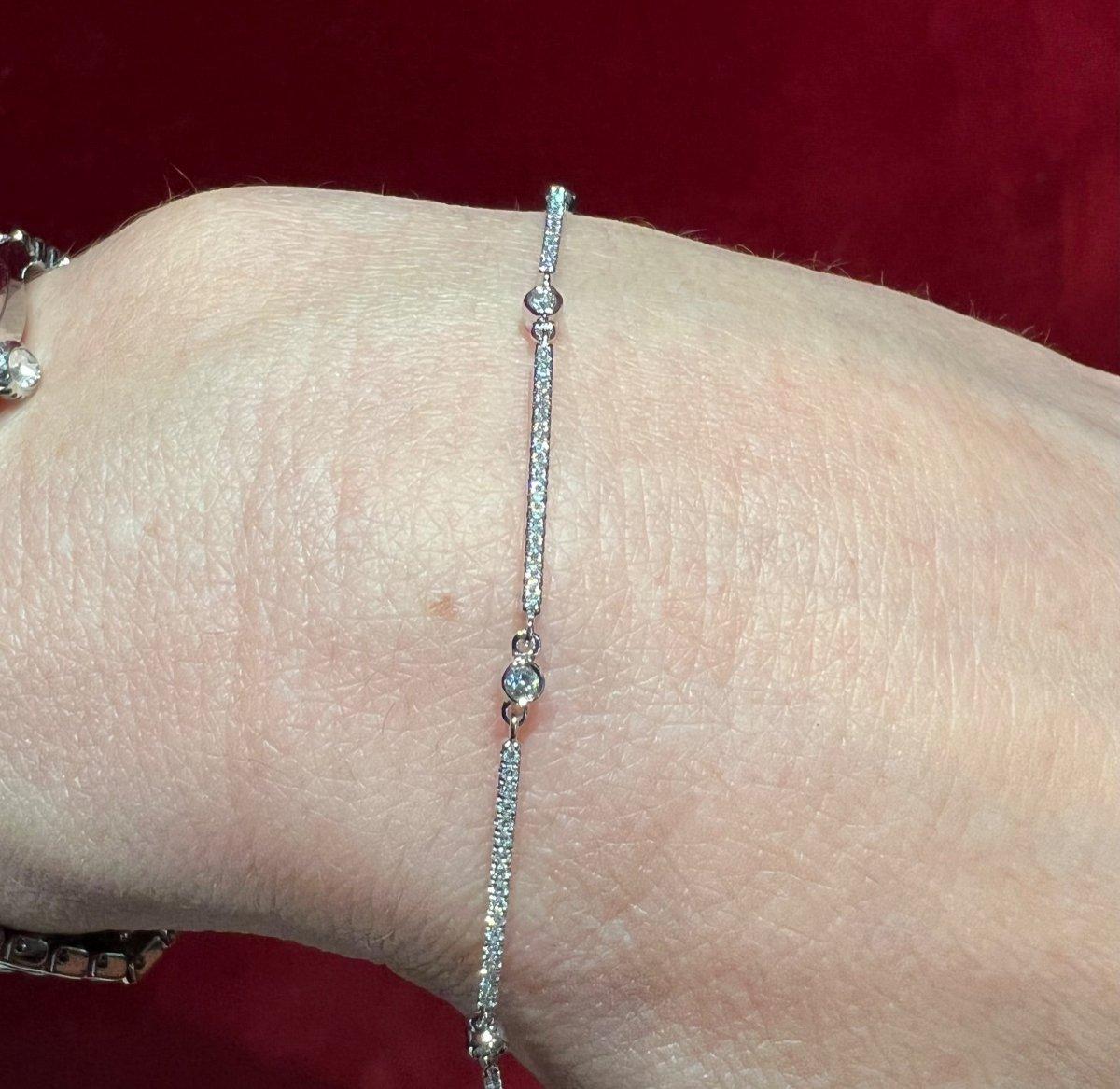 Elegant bracelet en or blanc 18 carats,
ligne de diamants de taille moderne, en pavé, pour un total de 0,50 carat,
 très lumineux
 le cadre est en très bon état
 Poids total : 3,68 g
 longueur : 17cm