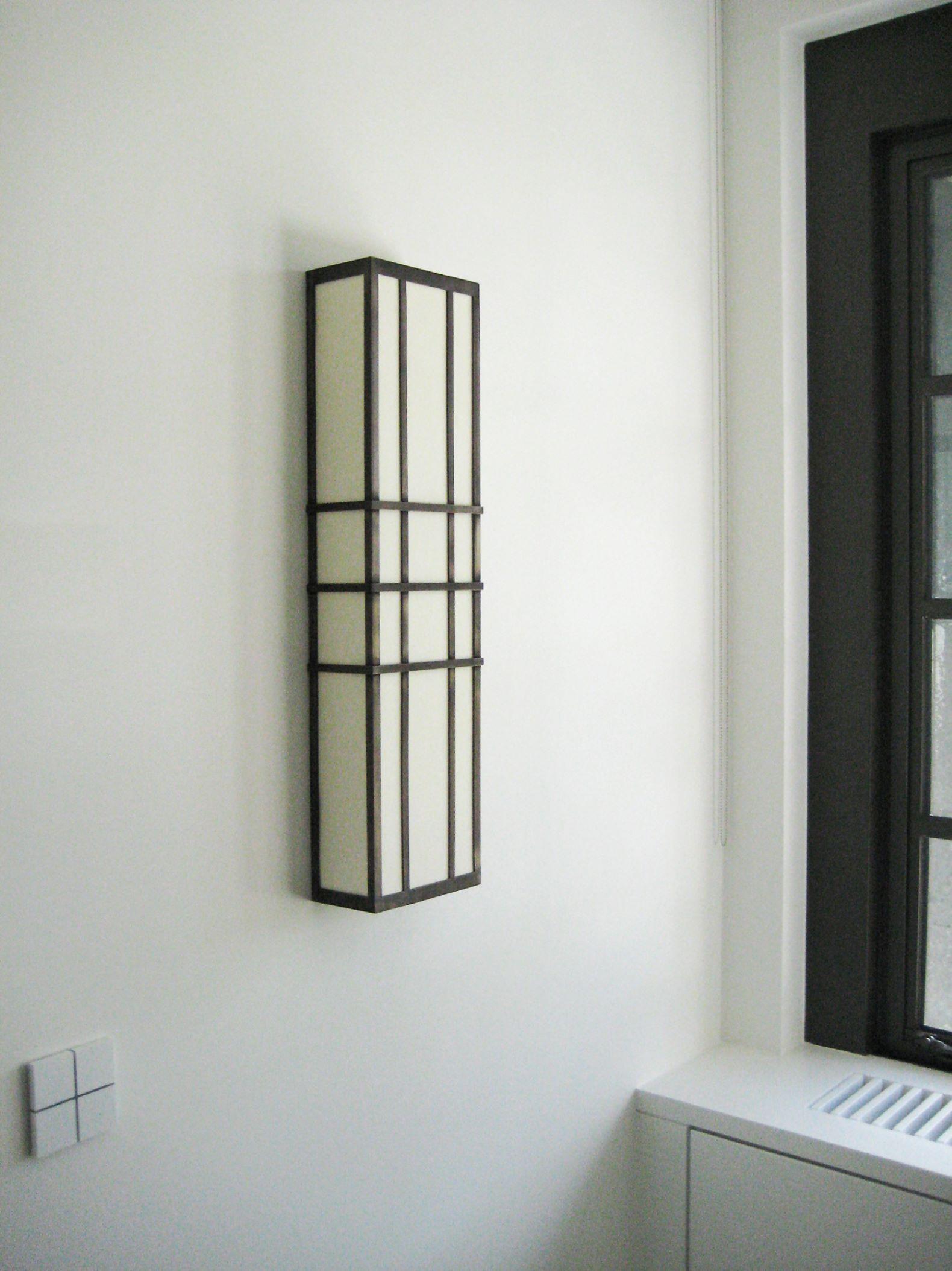 Belge Applique murale cylindrique moderne en lin et laiton en vente