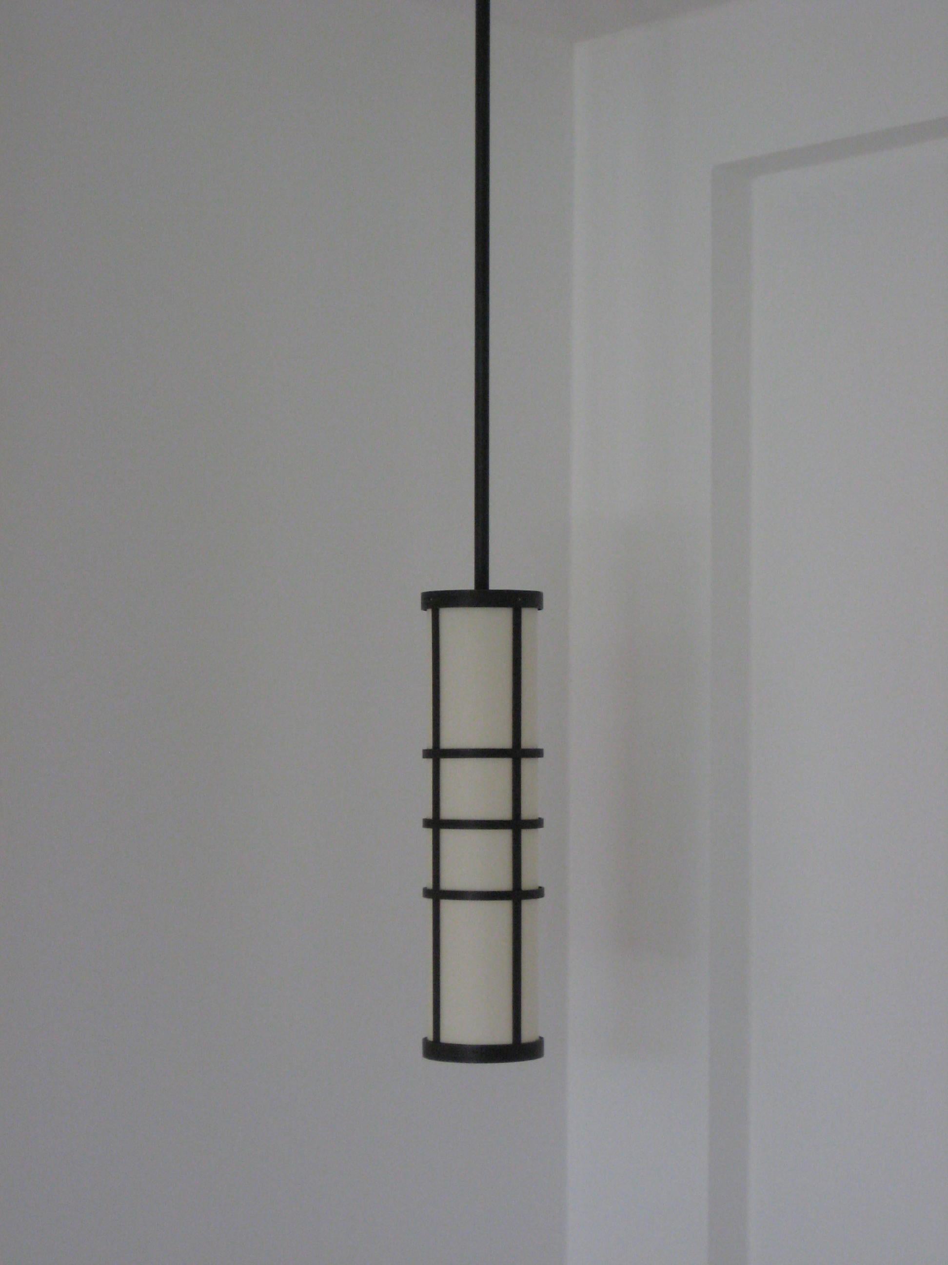 Noirci Applique murale cylindrique moderne en lin et laiton en vente