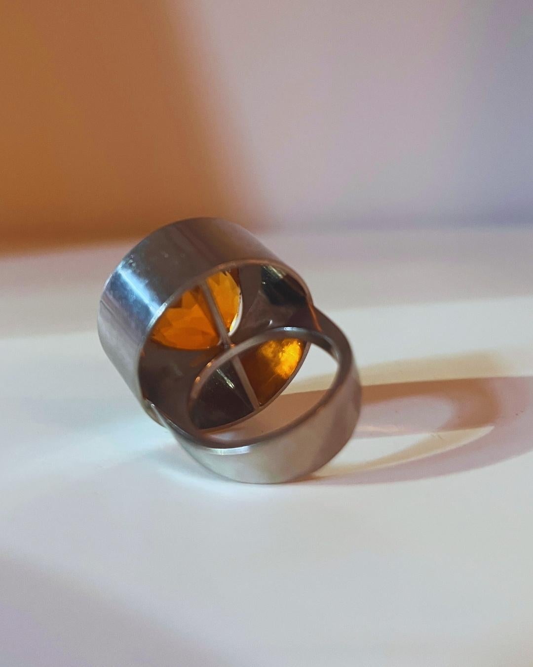 Modern Cylindrical Design Fire Opal and White Gold Ring 1970s In Excellent Condition For Sale In New York, NY
