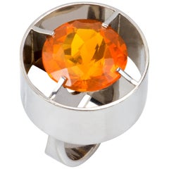 Bague moderne de conception cylindrique en or blanc et opale de feu, années 1970