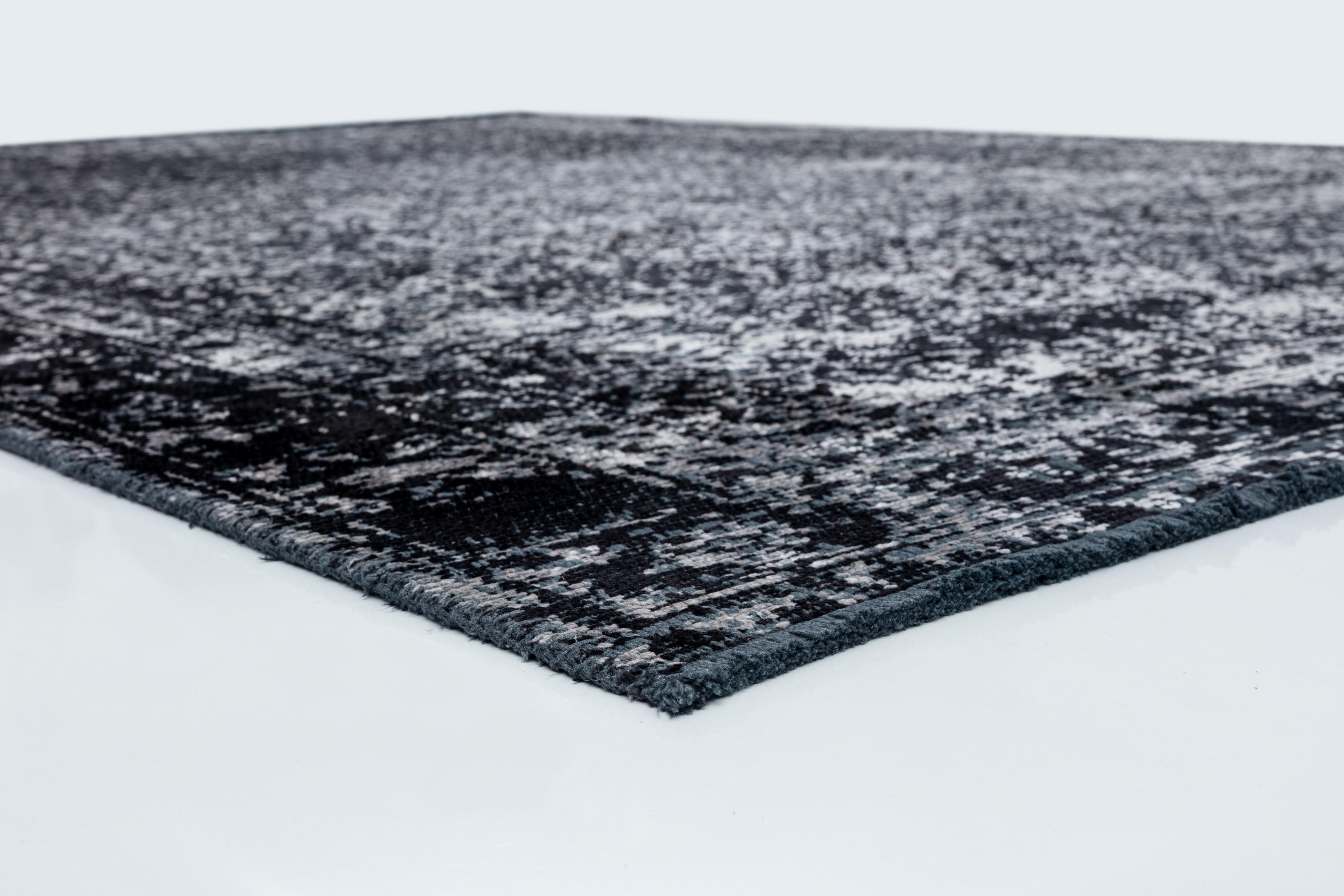 For Sale:  (Black) Modern  Damask Luxury Area Rug 4