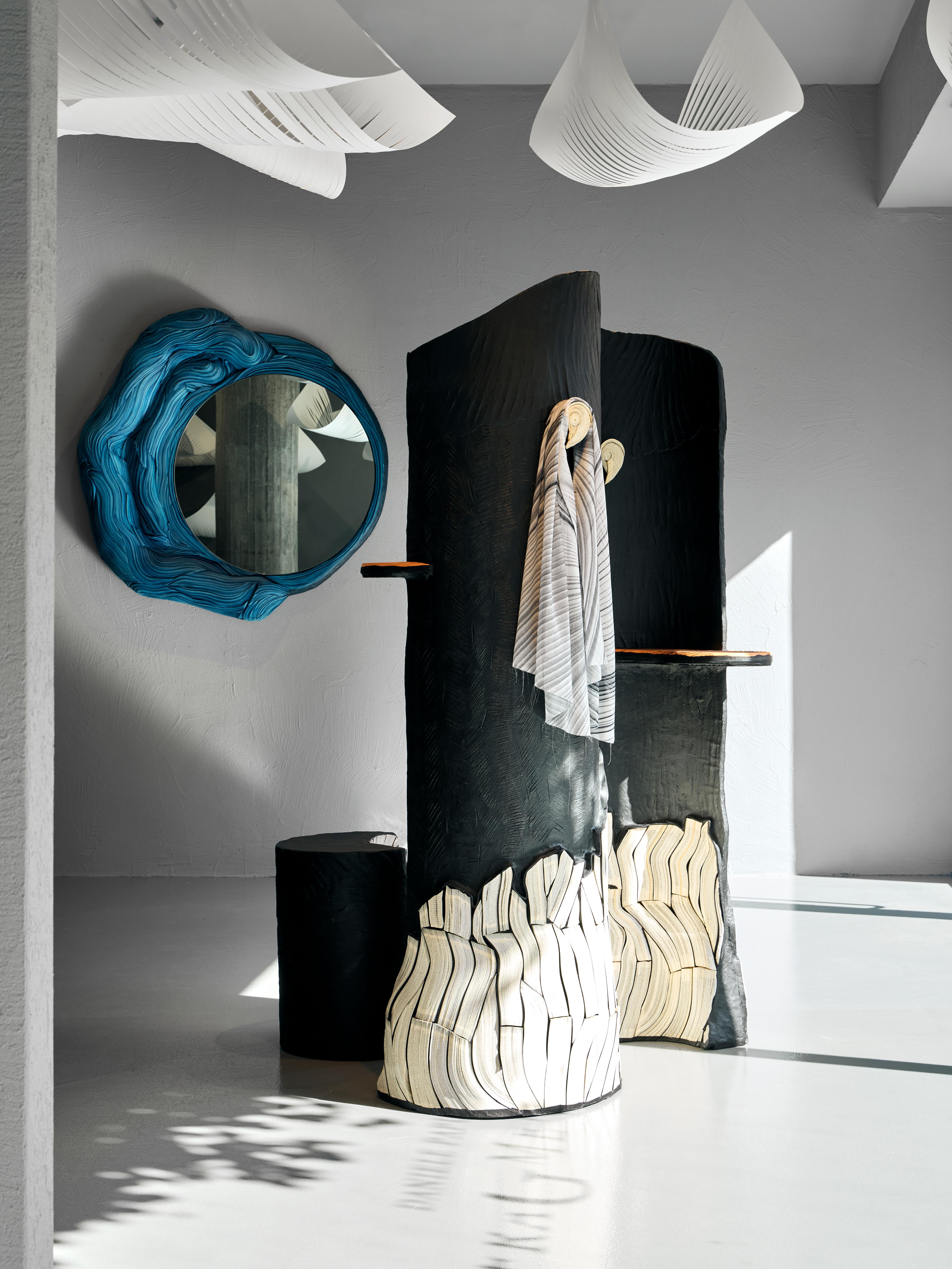 Modern Daniele Papuli Dilmos Handmade Round Mirror Paper Effect Lacquered (Moderne) im Angebot