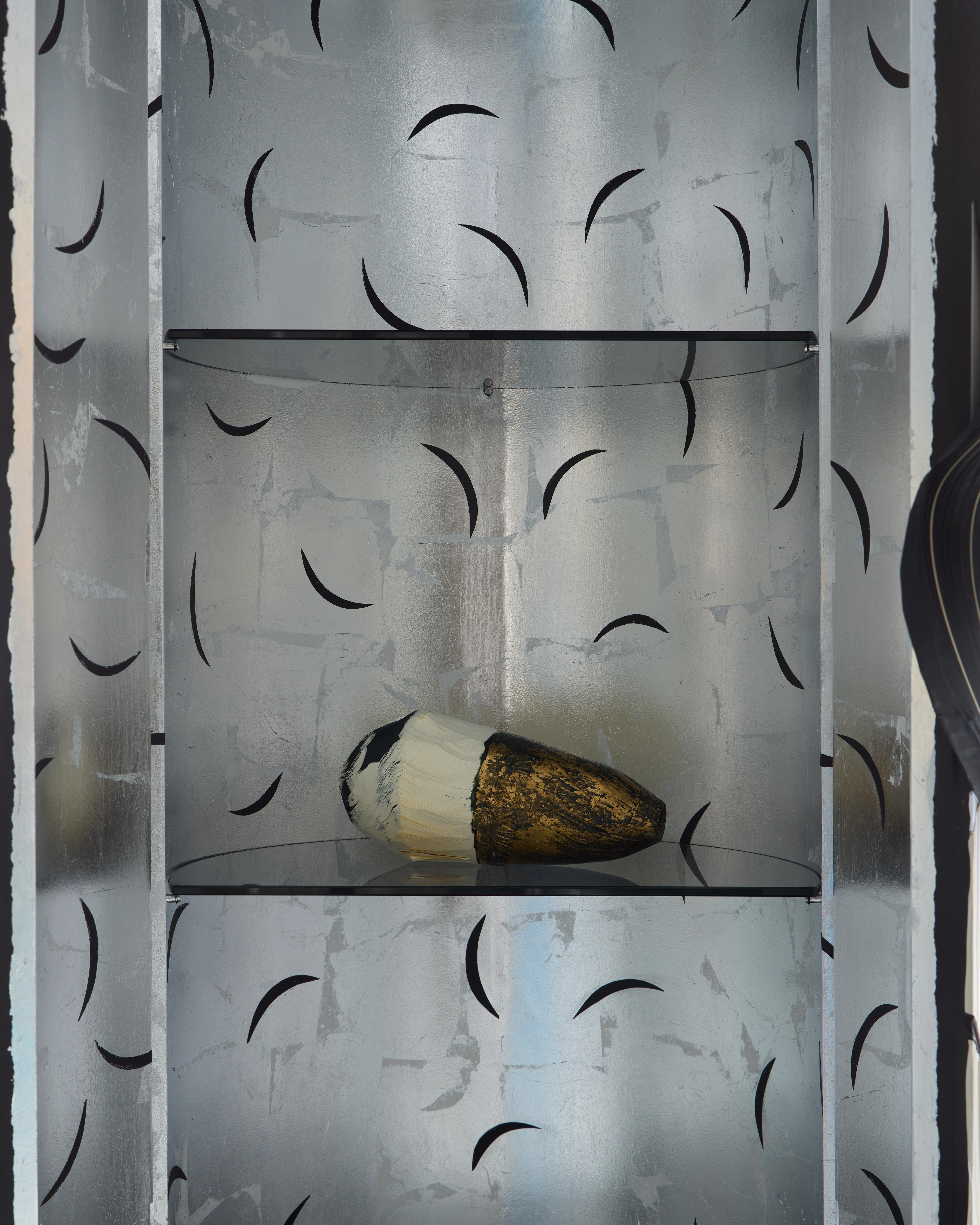 Modern Daniele Papuli Dilmos Round Vertical Cabinet Bar Handmade Glass Shelves In New Condition For Sale In Milan, IT