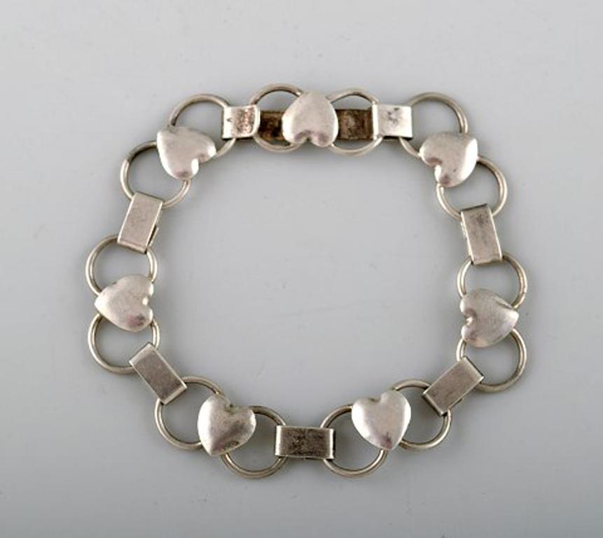 Modern Danish design. Bracelet in silver.
Stamped 830S.
In perfect condition.
Measures: 19.5 cm.