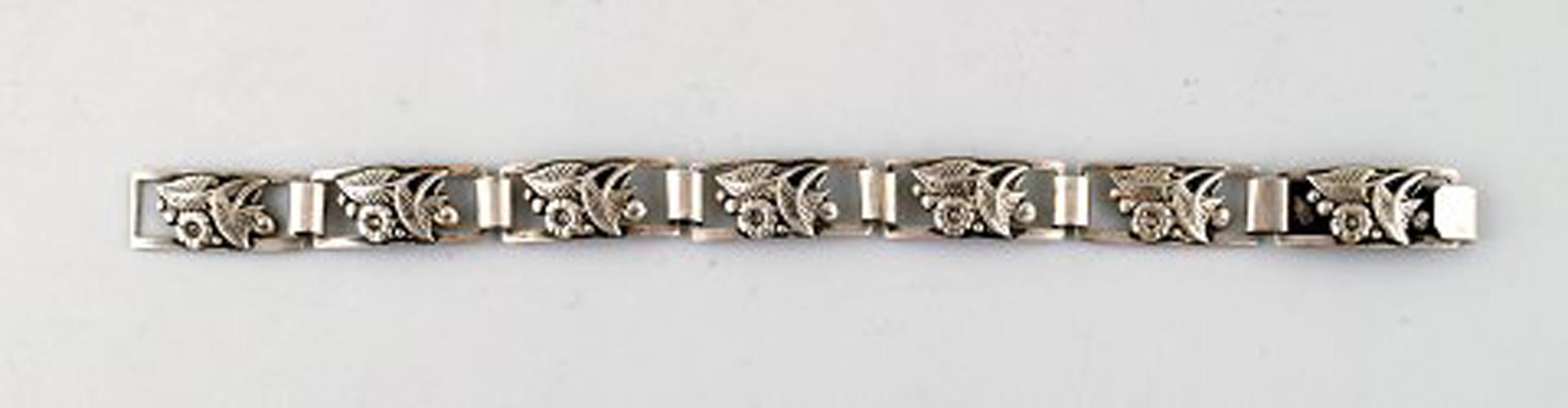 Modern Danish design, three bracelets in silver.
Stamped 830S.
In perfect condition.
Measures: 19.5 (longest)
