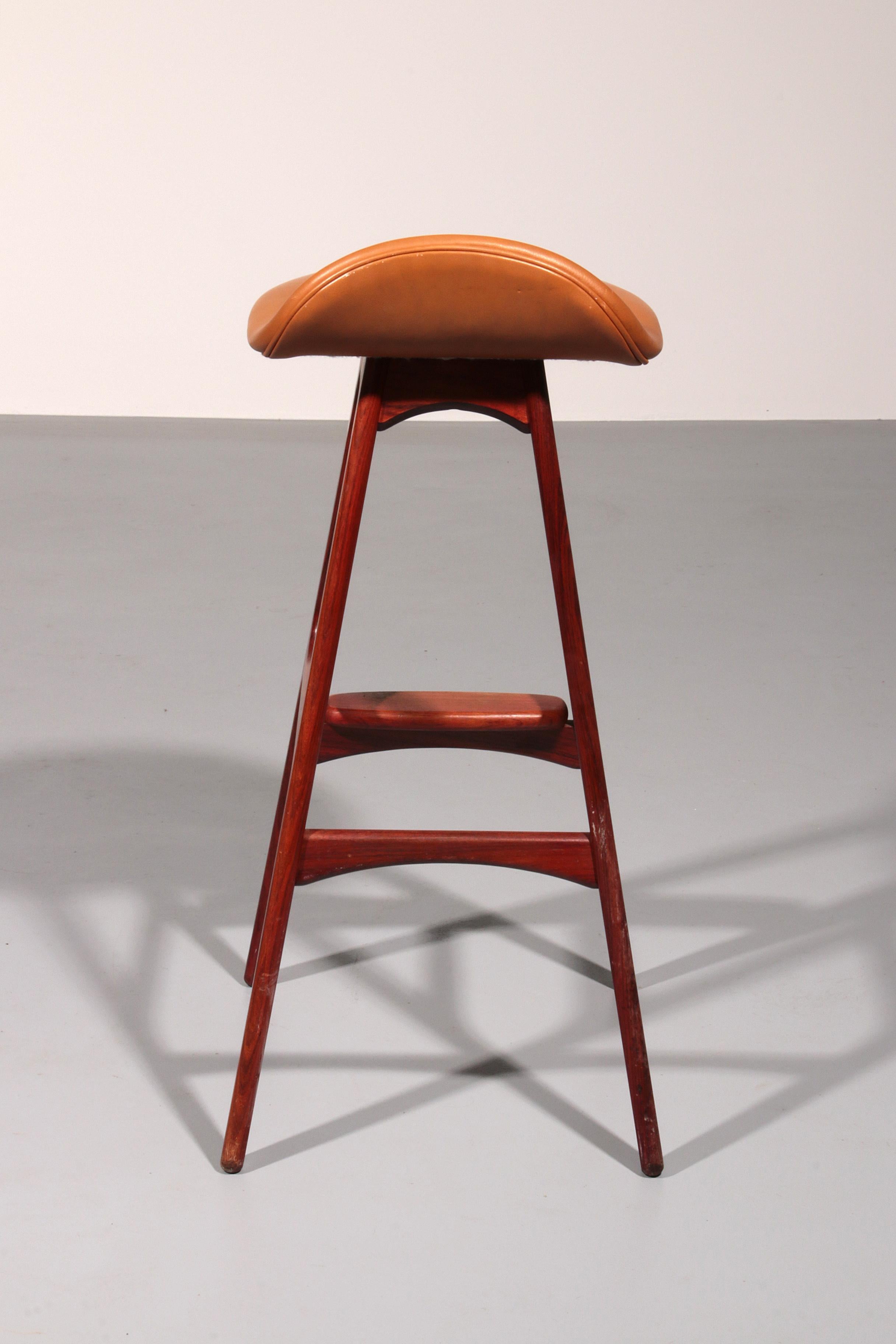 Mid-20th Century Modern Danish Leather and wood Model OD-61 Bar Stool by Erik Buch for Oddense For Sale