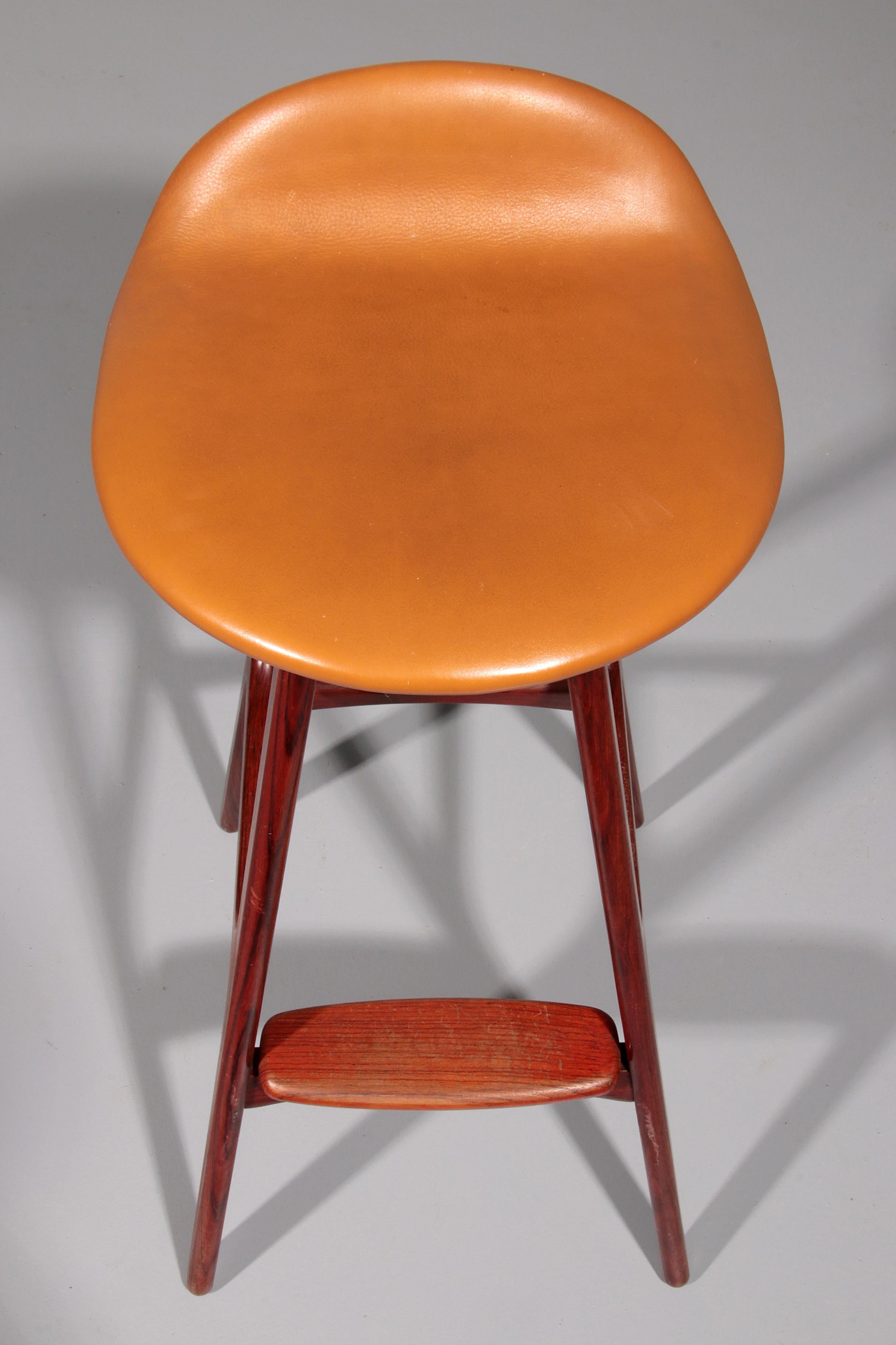 Modern Danish Leather and wood Model OD-61 Bar Stool by Erik Buch for Oddense For Sale 2