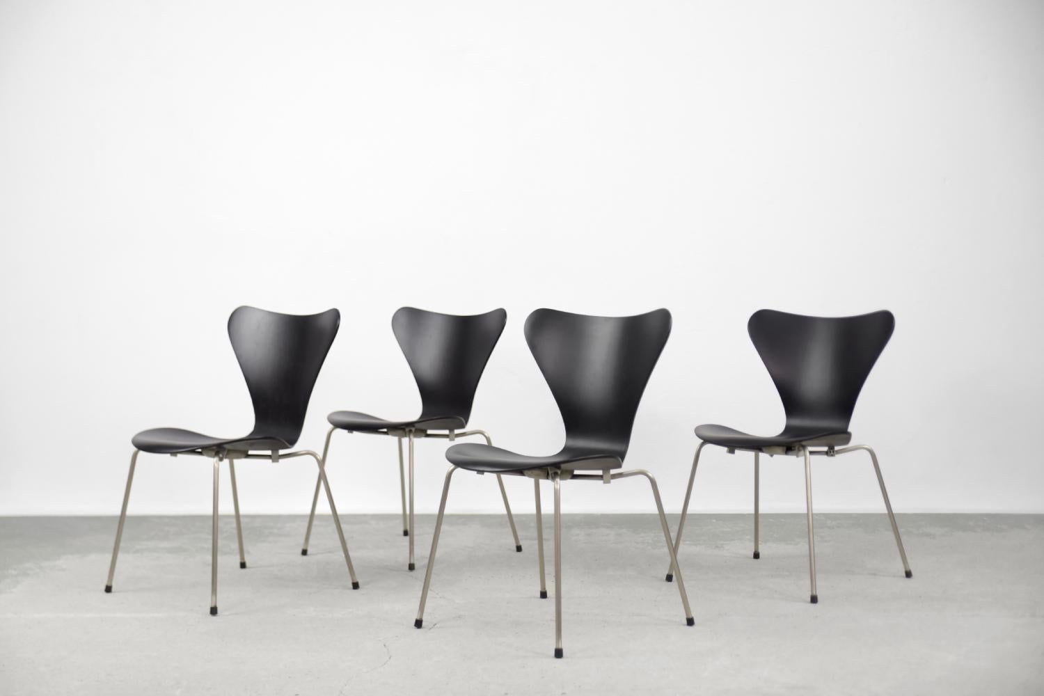 Modern Danish Series 7 Chairs by Arne Jacobsen for Fritz Hansen, 1950s, Set of 4 In Good Condition In Warszawa, Mazowieckie