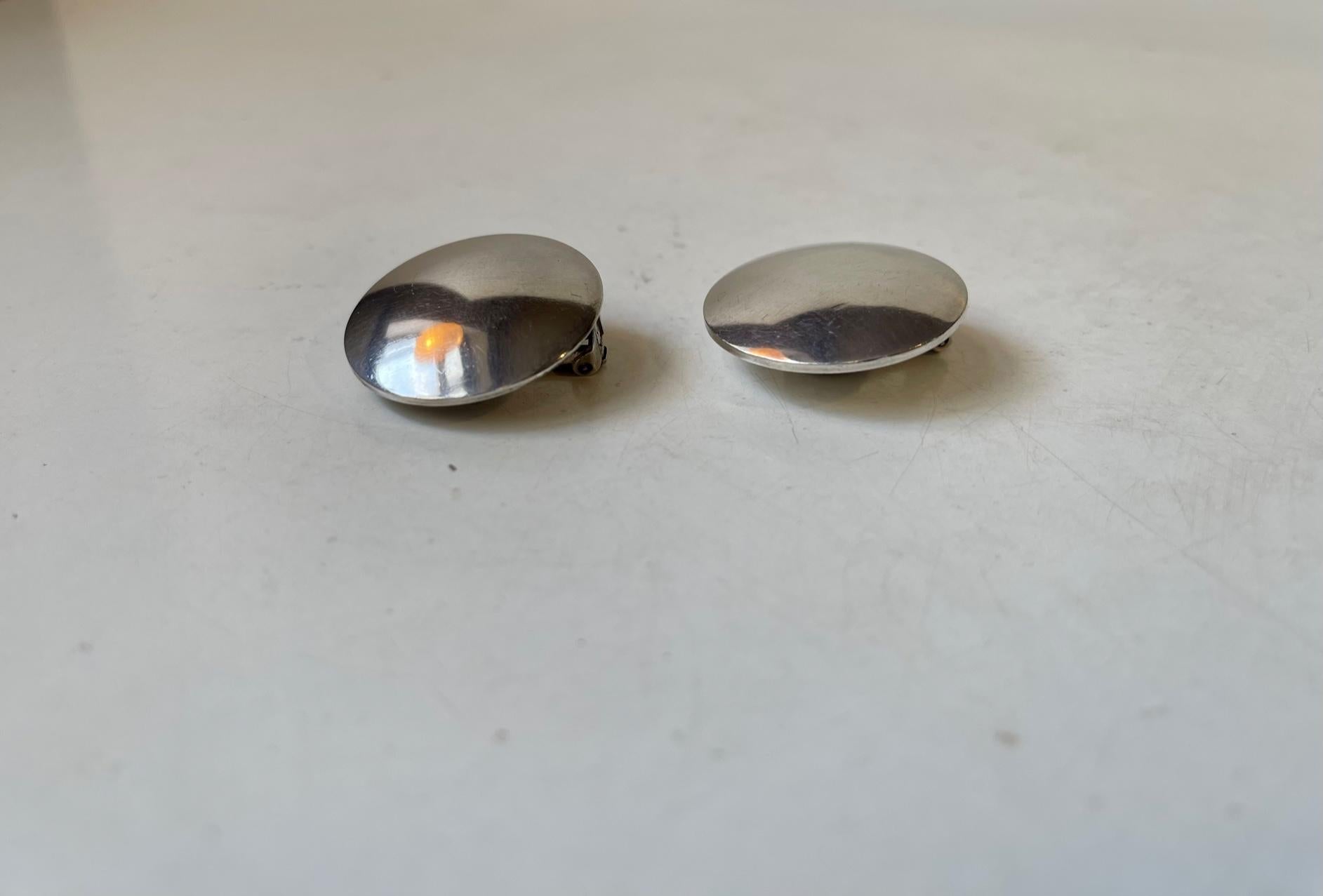 Modern Danish SIK Sterling Silver Disc Earrings from 'Silversmithy in Kolding' In Good Condition For Sale In Esbjerg, DK