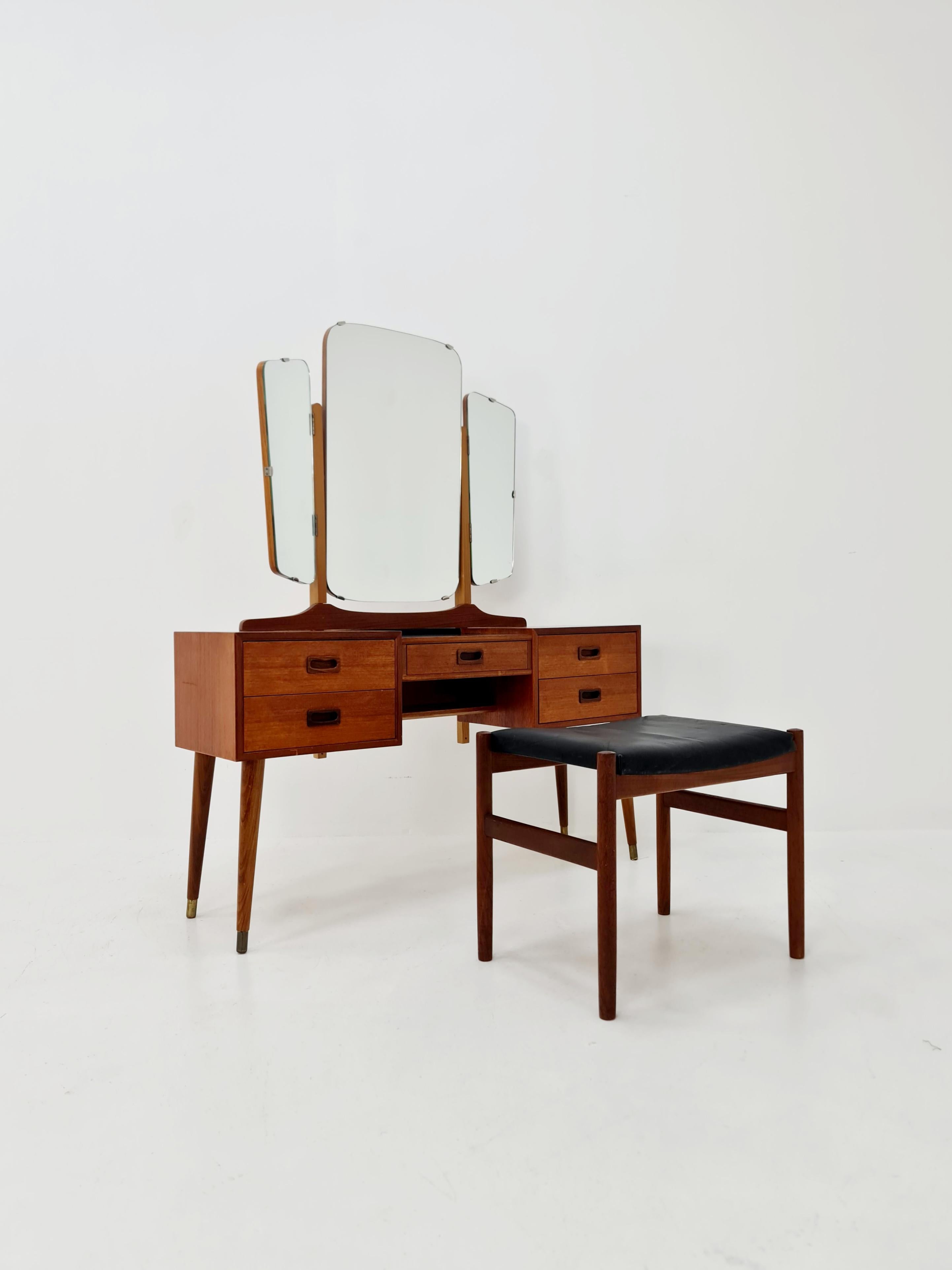 Modern Danish Teak vanity table with stool make up table by Fröseke 1960 For Sale 6