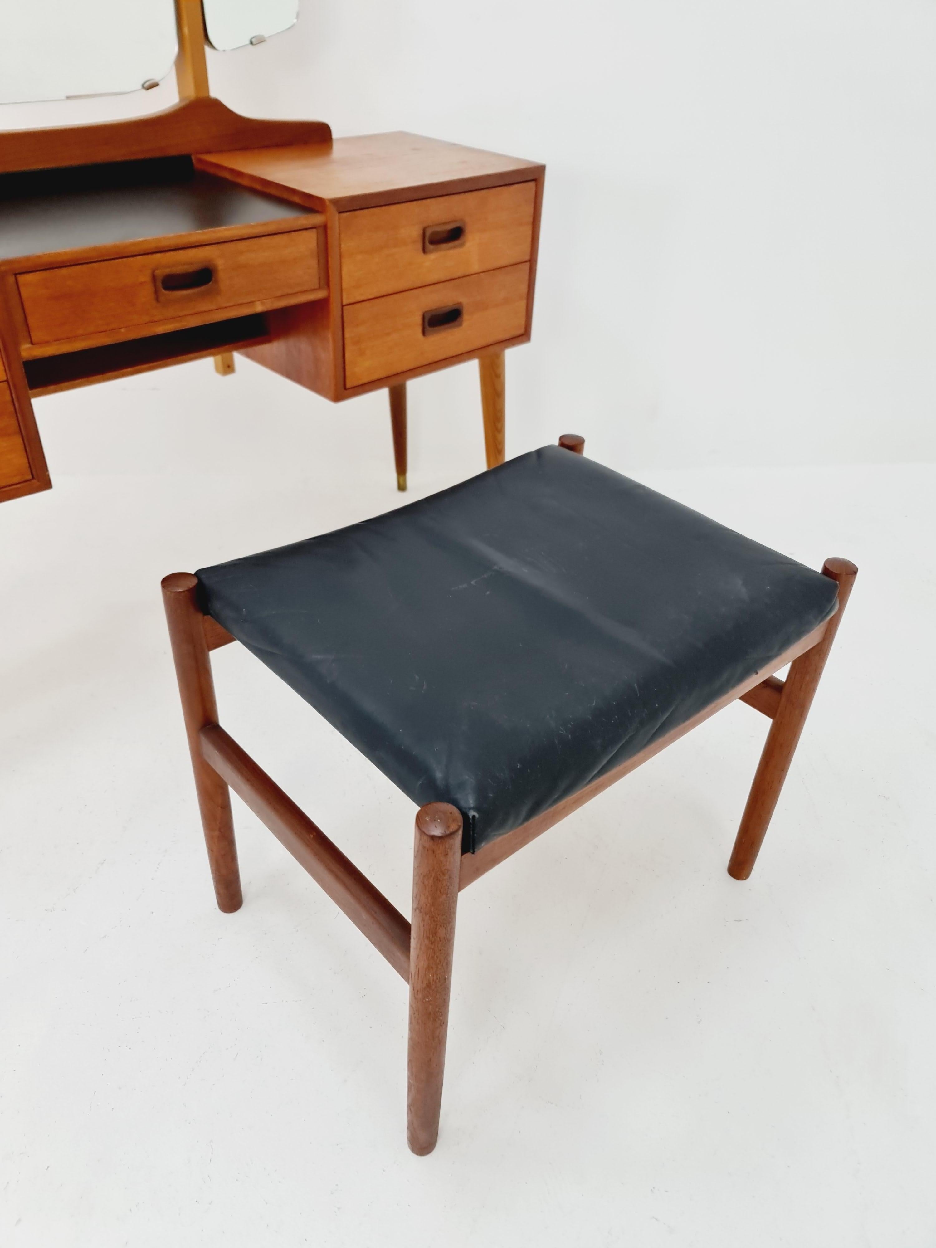 Modern Danish Teak vanity table with stool make up table by Fröseke 1960 For Sale 7
