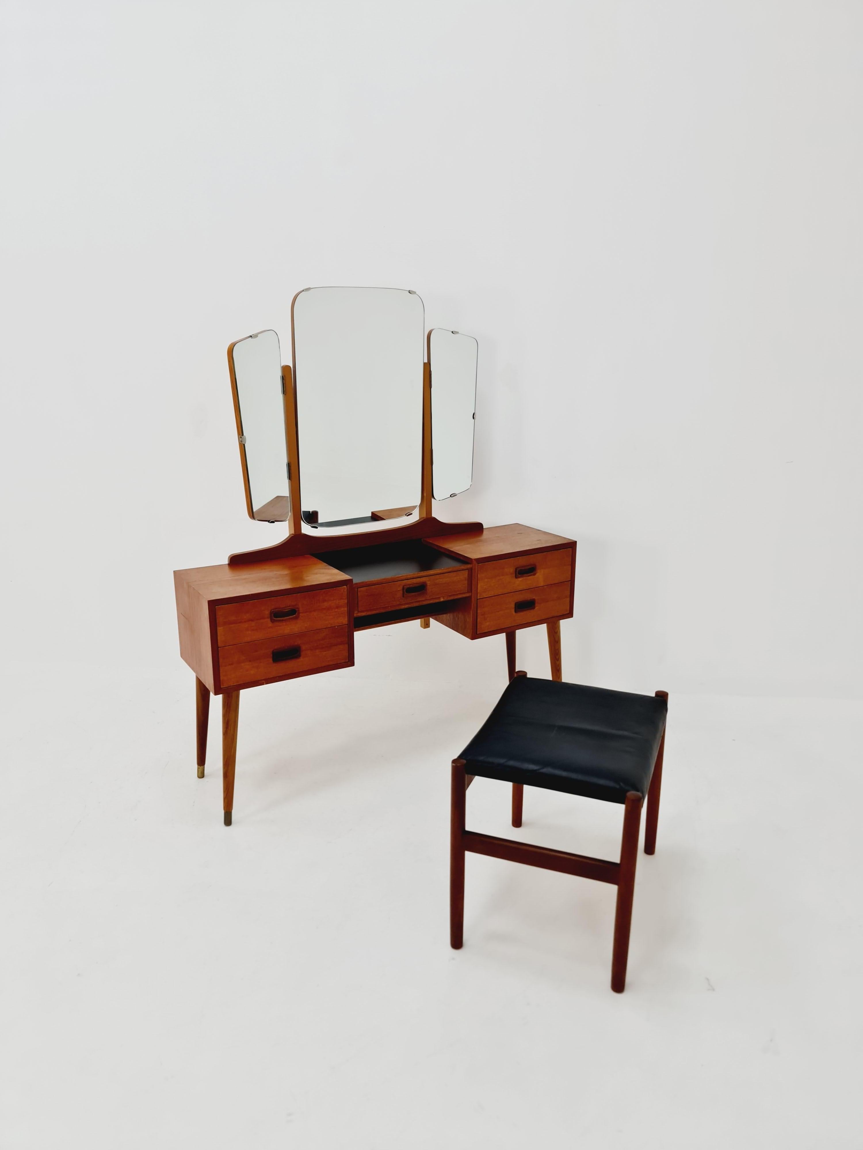 Modern Danish Teak vanity table with stool make up table by Fröseke 1960 For Sale 9