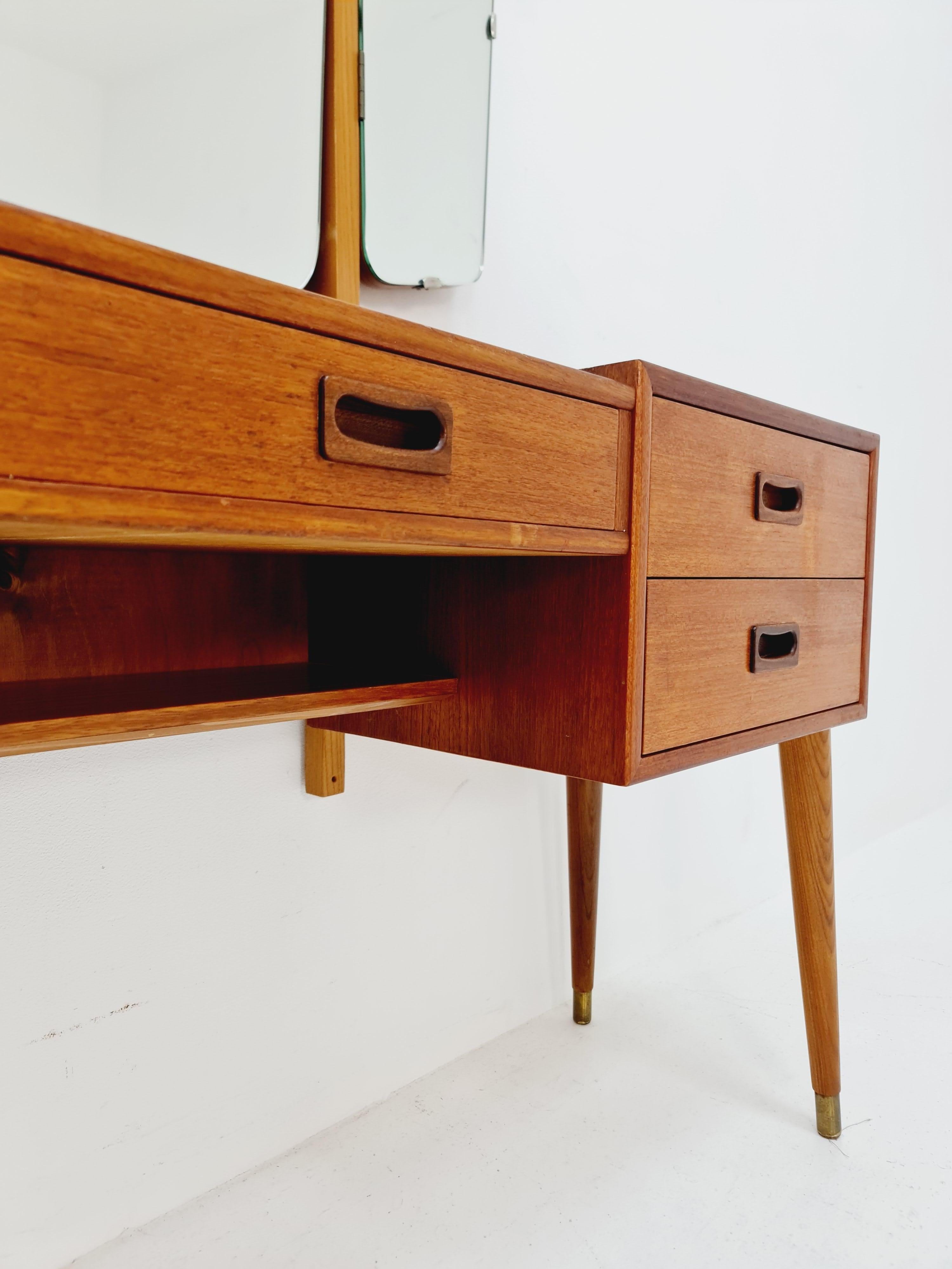 Modern Danish Teak vanity table with stool make up table by Fröseke 1960 For Sale 4