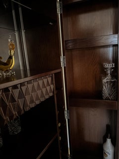 Mueble bar moderno de madera maciza de fresno marrón oscuro