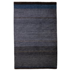 Alfombra moderna de lana gris oscuro con diseño de rayas