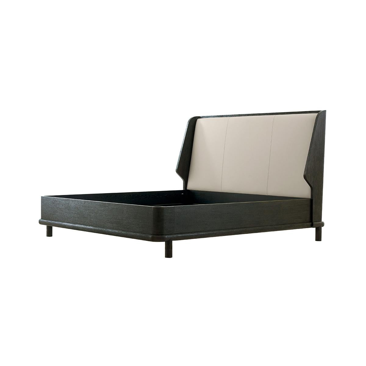 Modern Dark Oak Luxury Bed Frame US King (Moderne) im Angebot