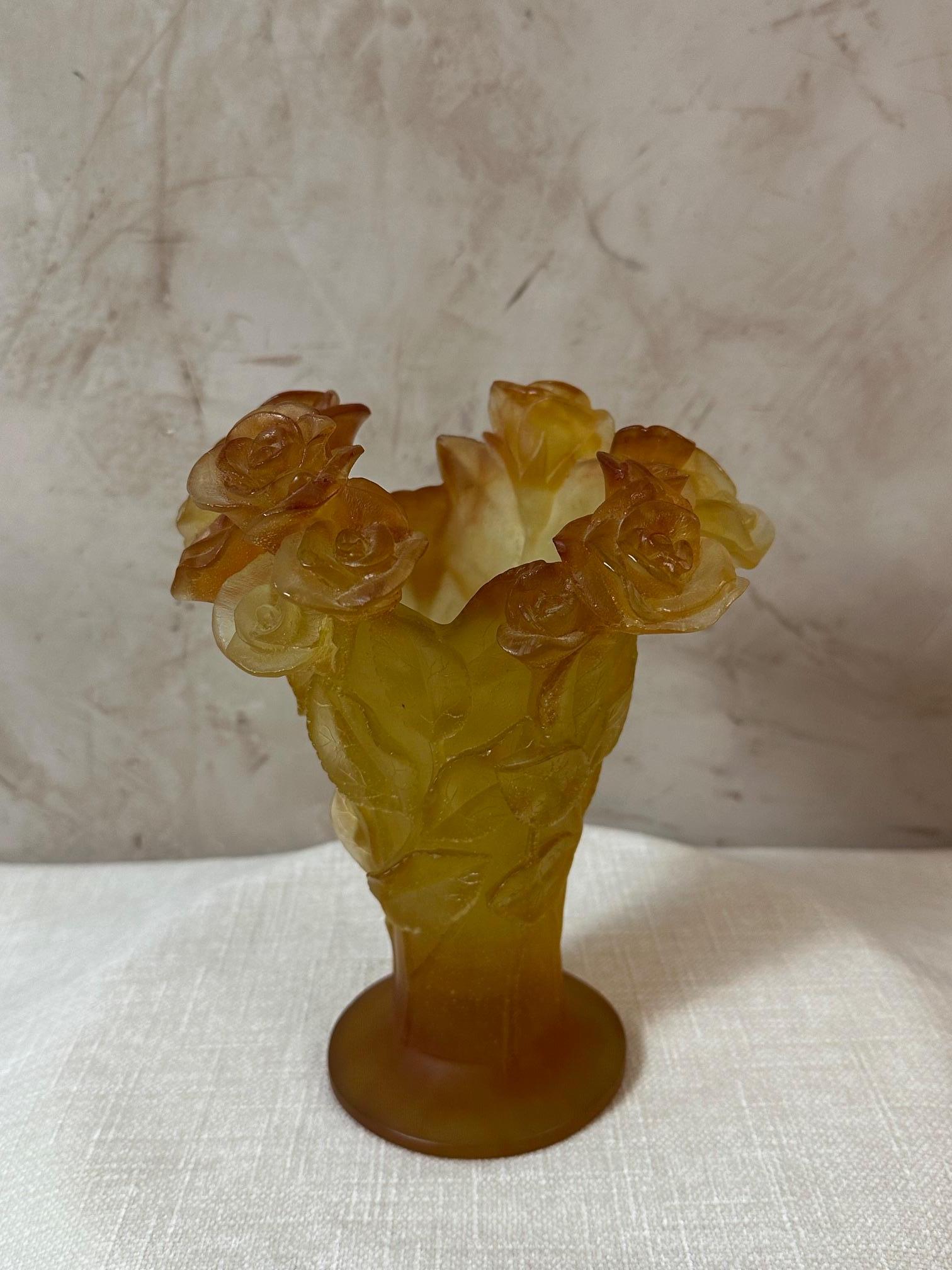 Vaso di rose in vetro moderno Daum France in vendita 4